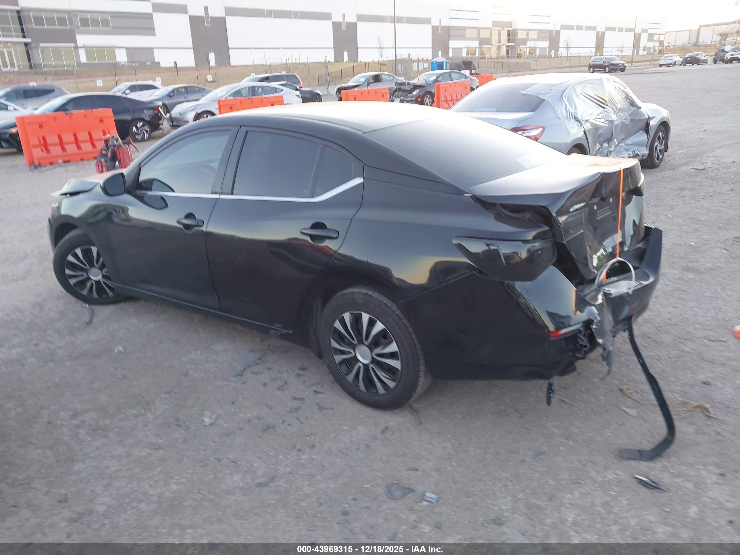 NISSAN SENTRA image 3