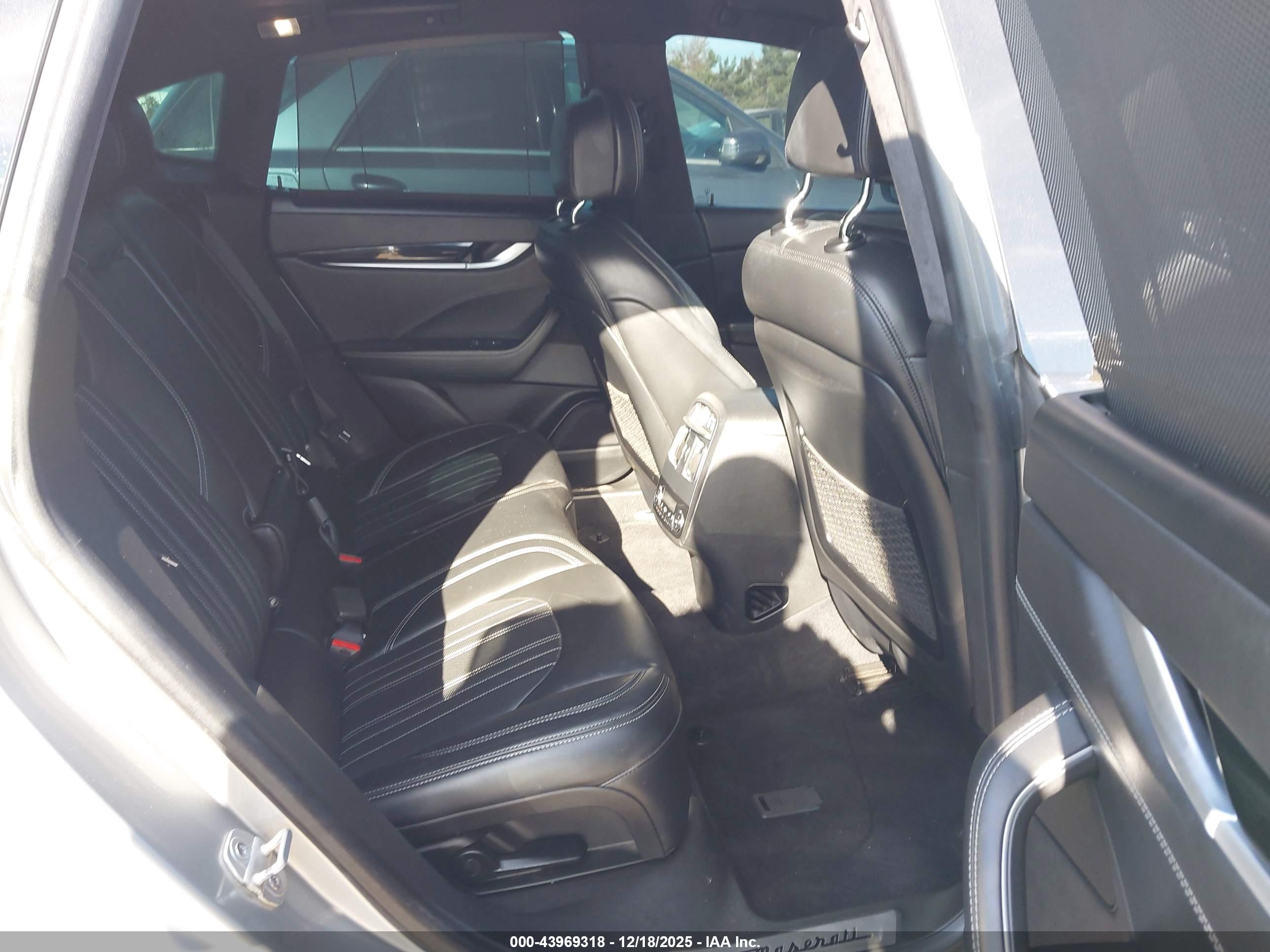 MASERATI LEVANTE image 8