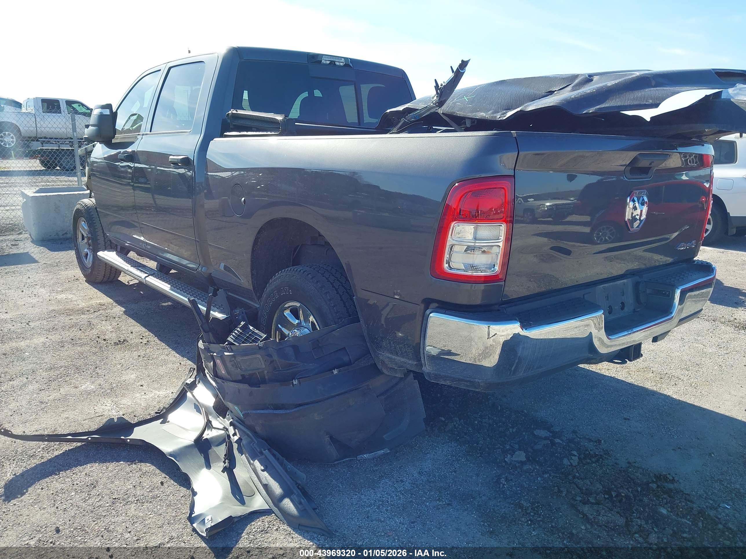 RAM 2500 image 3