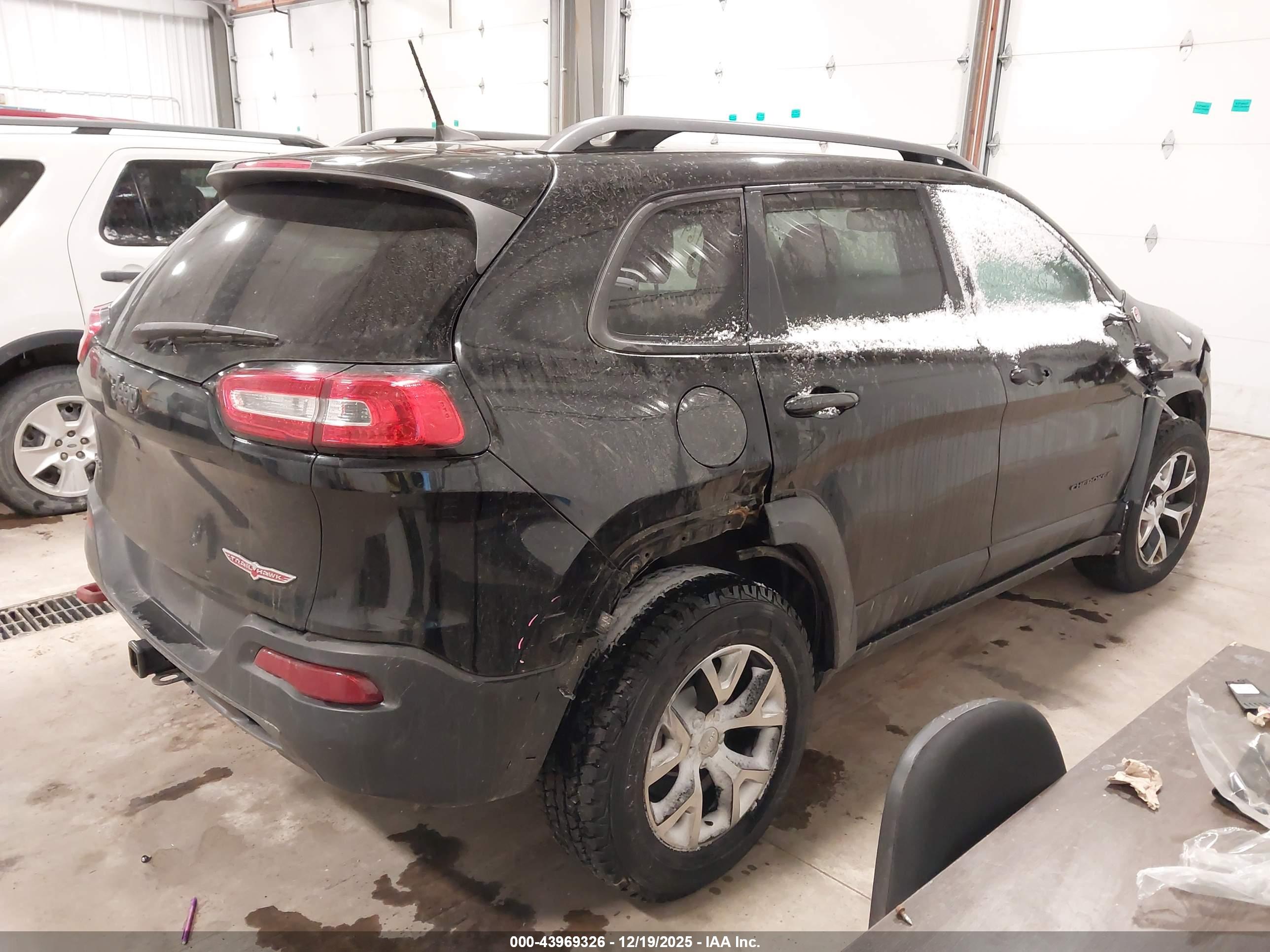 JEEP CHEROKEE image 4