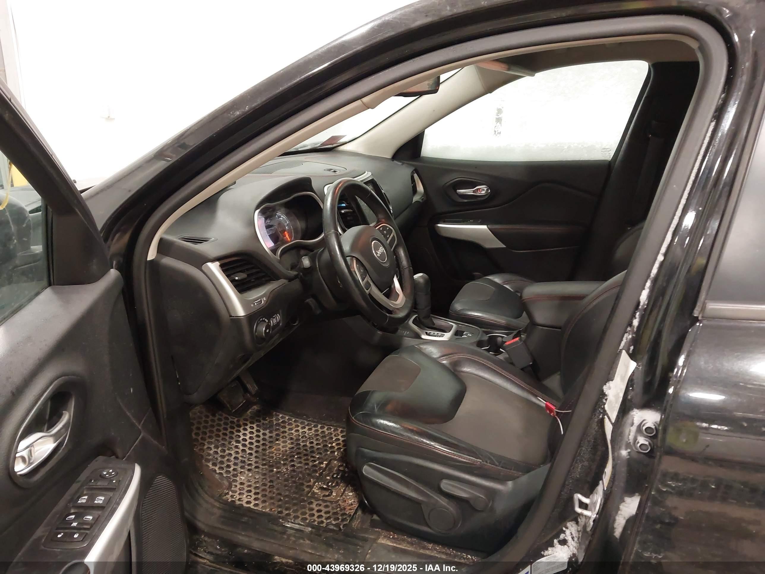 JEEP CHEROKEE image 5