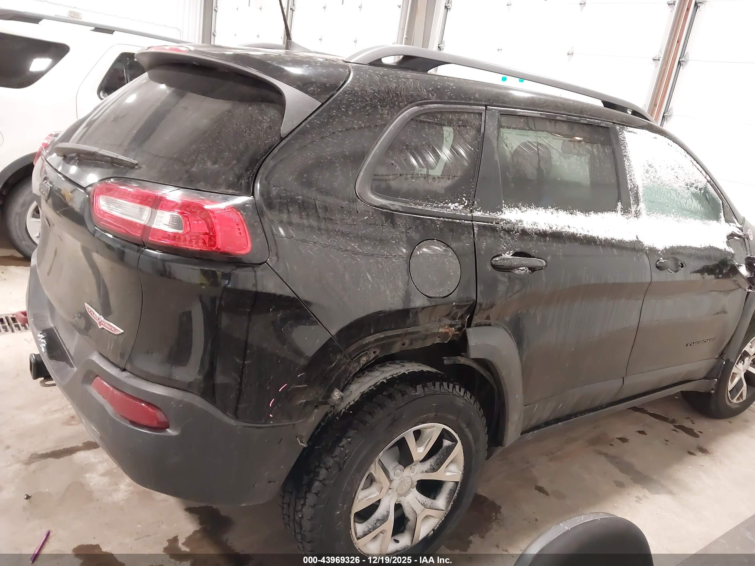 JEEP CHEROKEE image 6