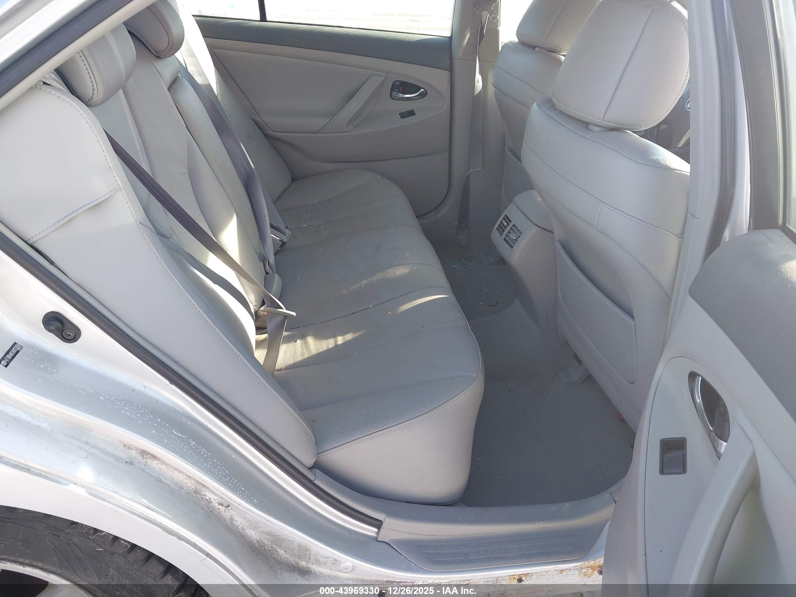 TOYOTA CAMRY image 8