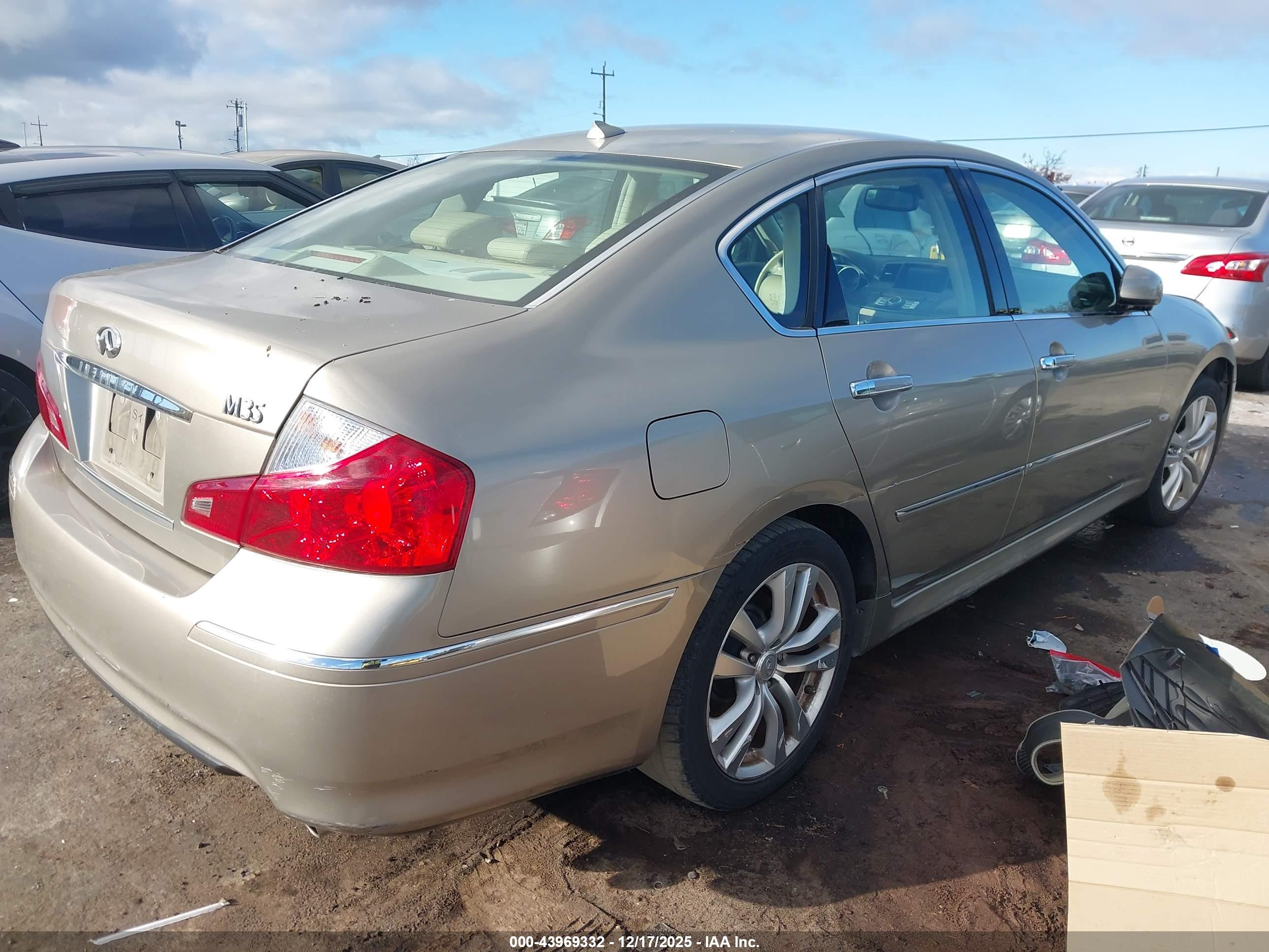 INFINITI M35 image 4