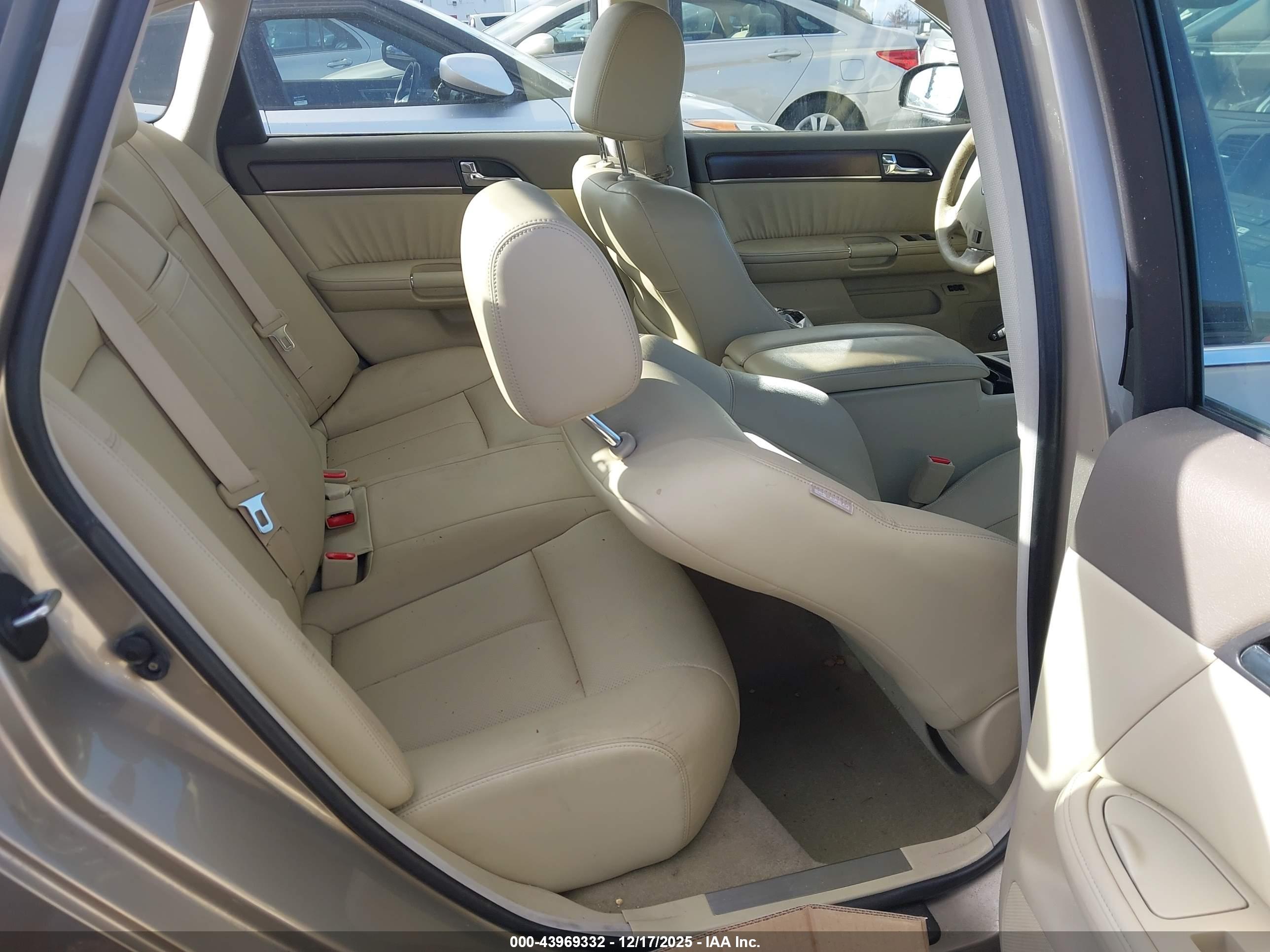 INFINITI M35 image 8