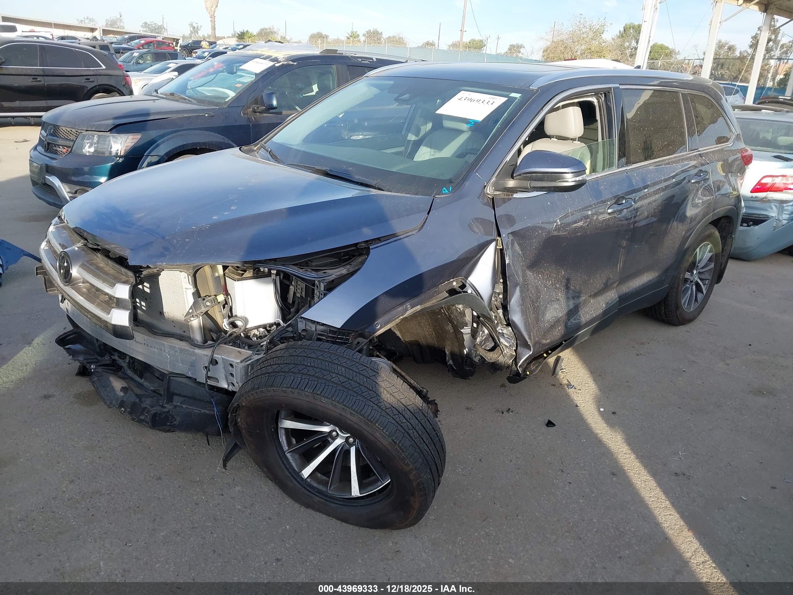 TOYOTA HIGHLANDER image 2