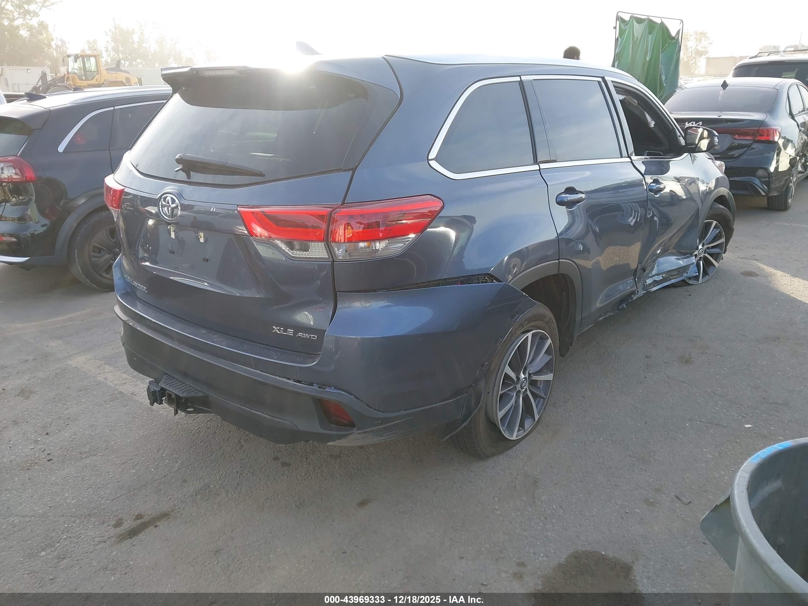 TOYOTA HIGHLANDER image 4