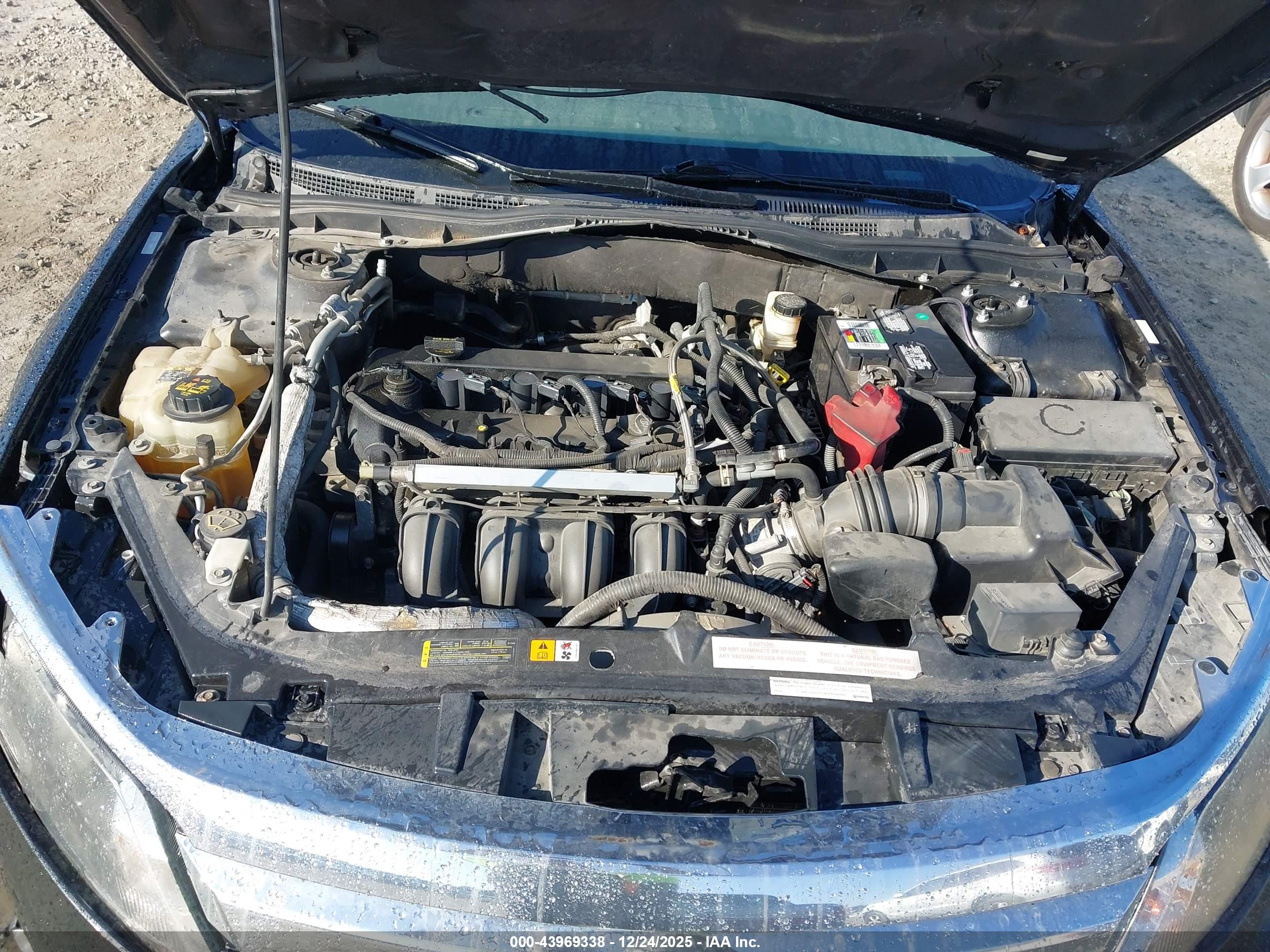 FORD FUSION image 10