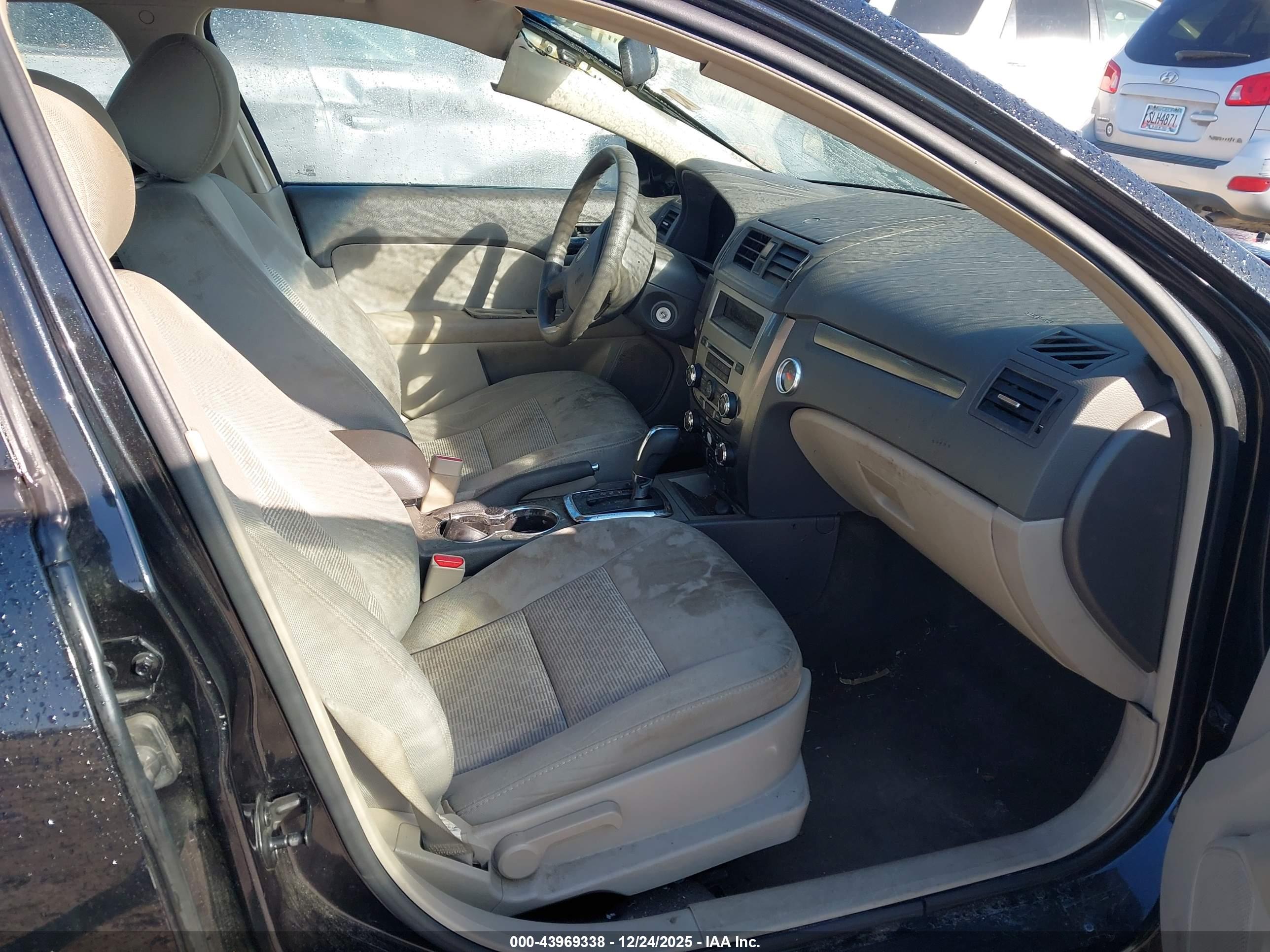 FORD FUSION image 5