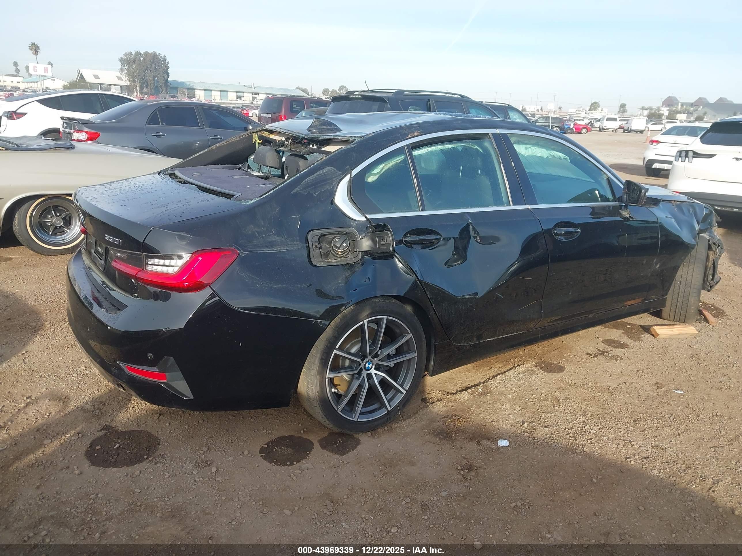 BMW 330I image 4
