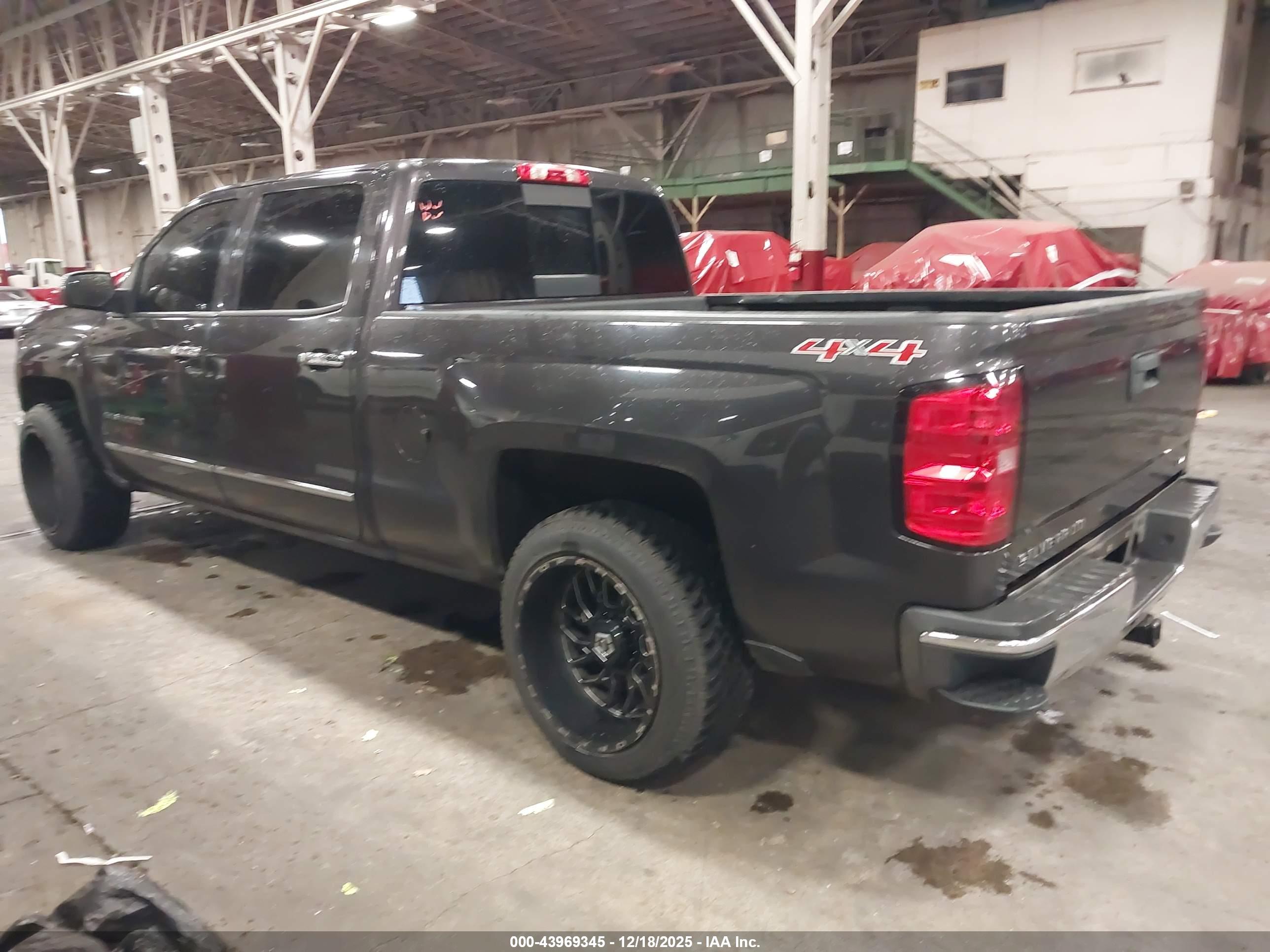 CHEVROLET SILVERADO image 3