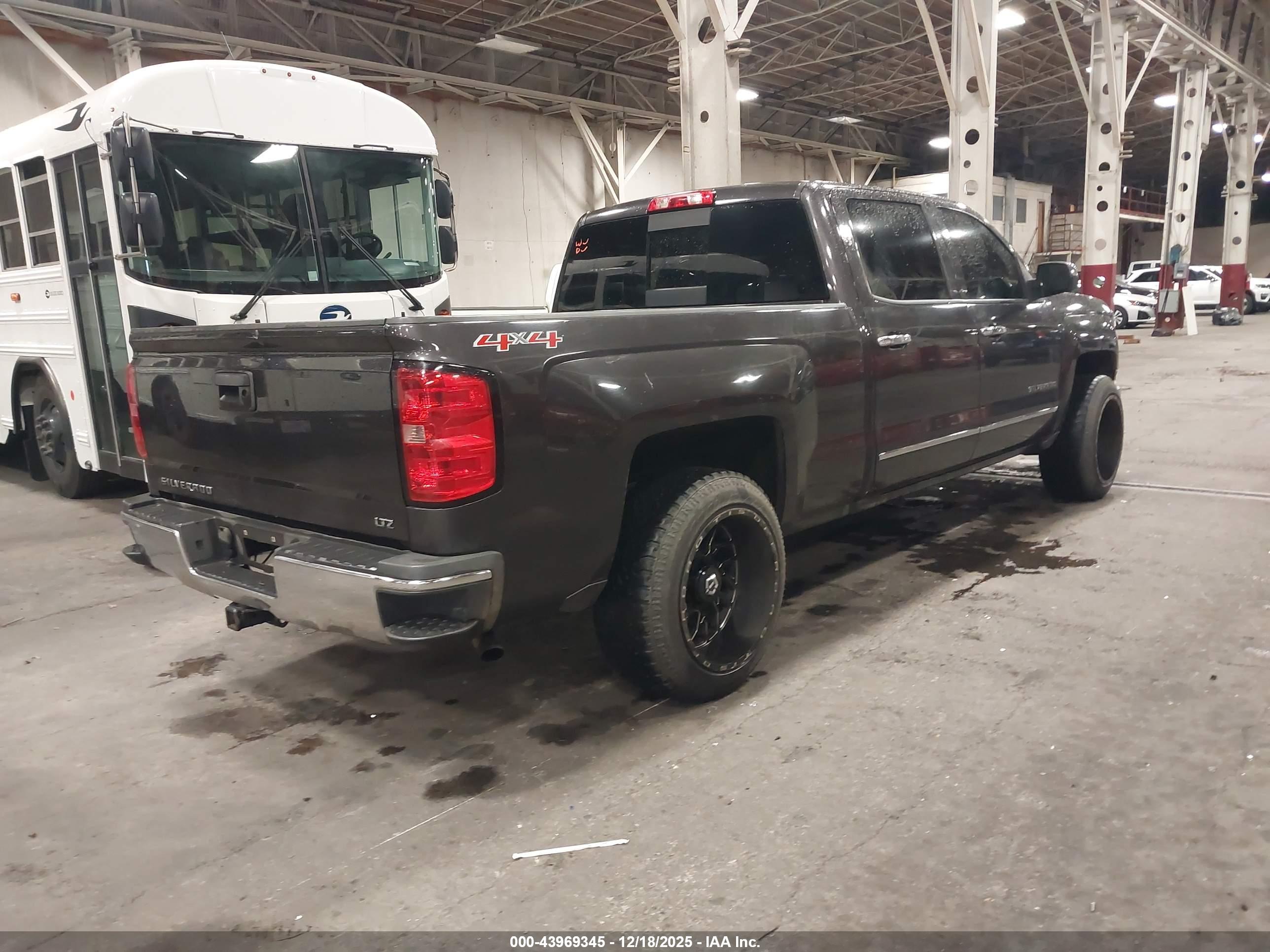 CHEVROLET SILVERADO image 4