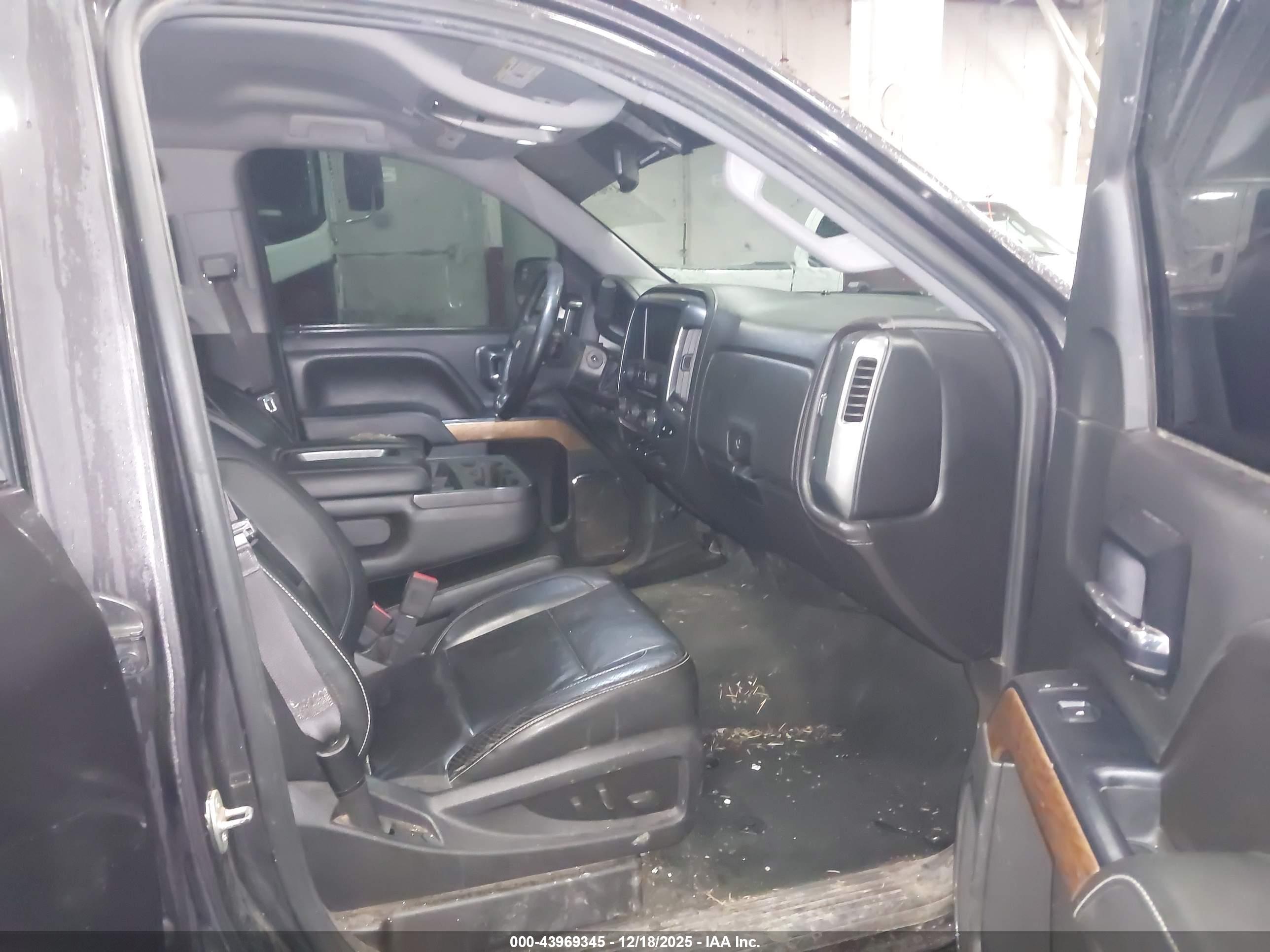 CHEVROLET SILVERADO image 5