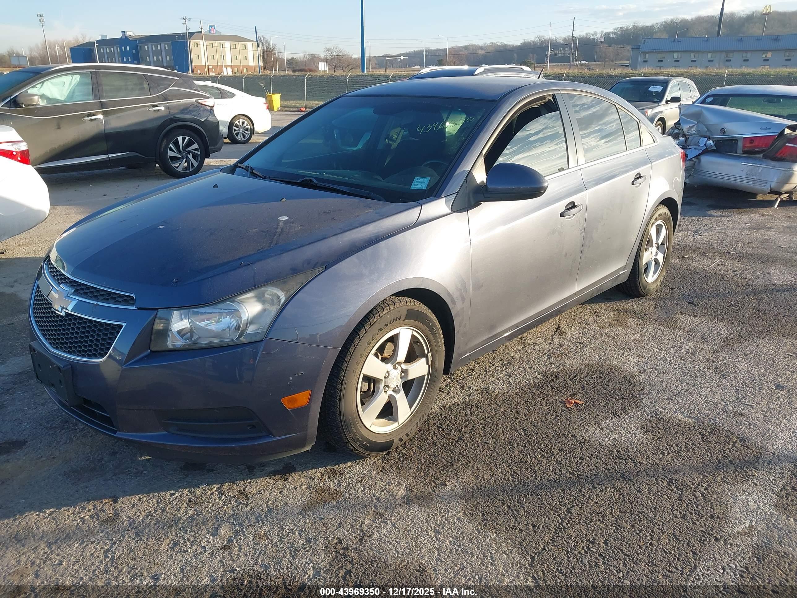 CHEVROLET CRUZE image 2