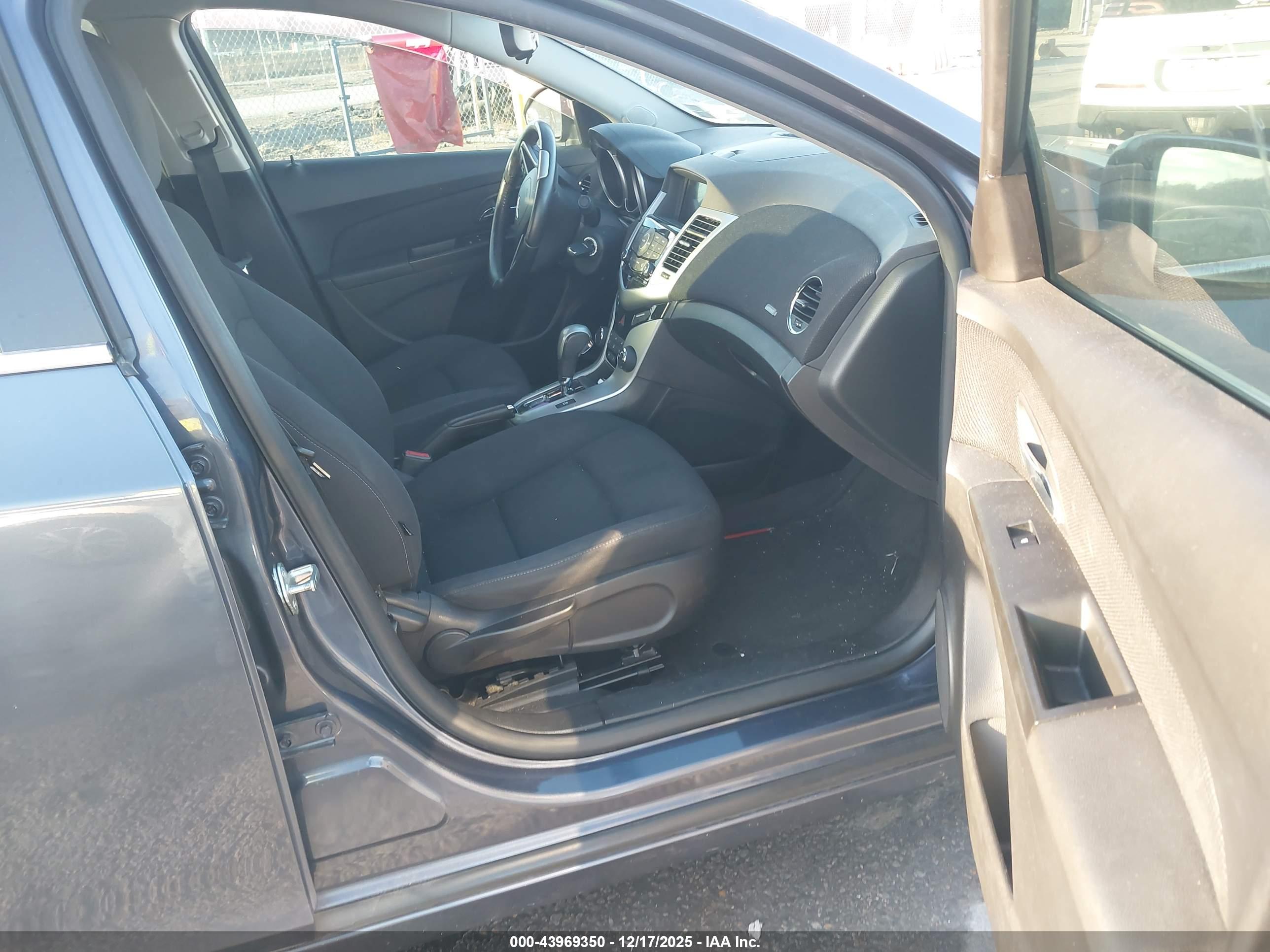 CHEVROLET CRUZE image 5