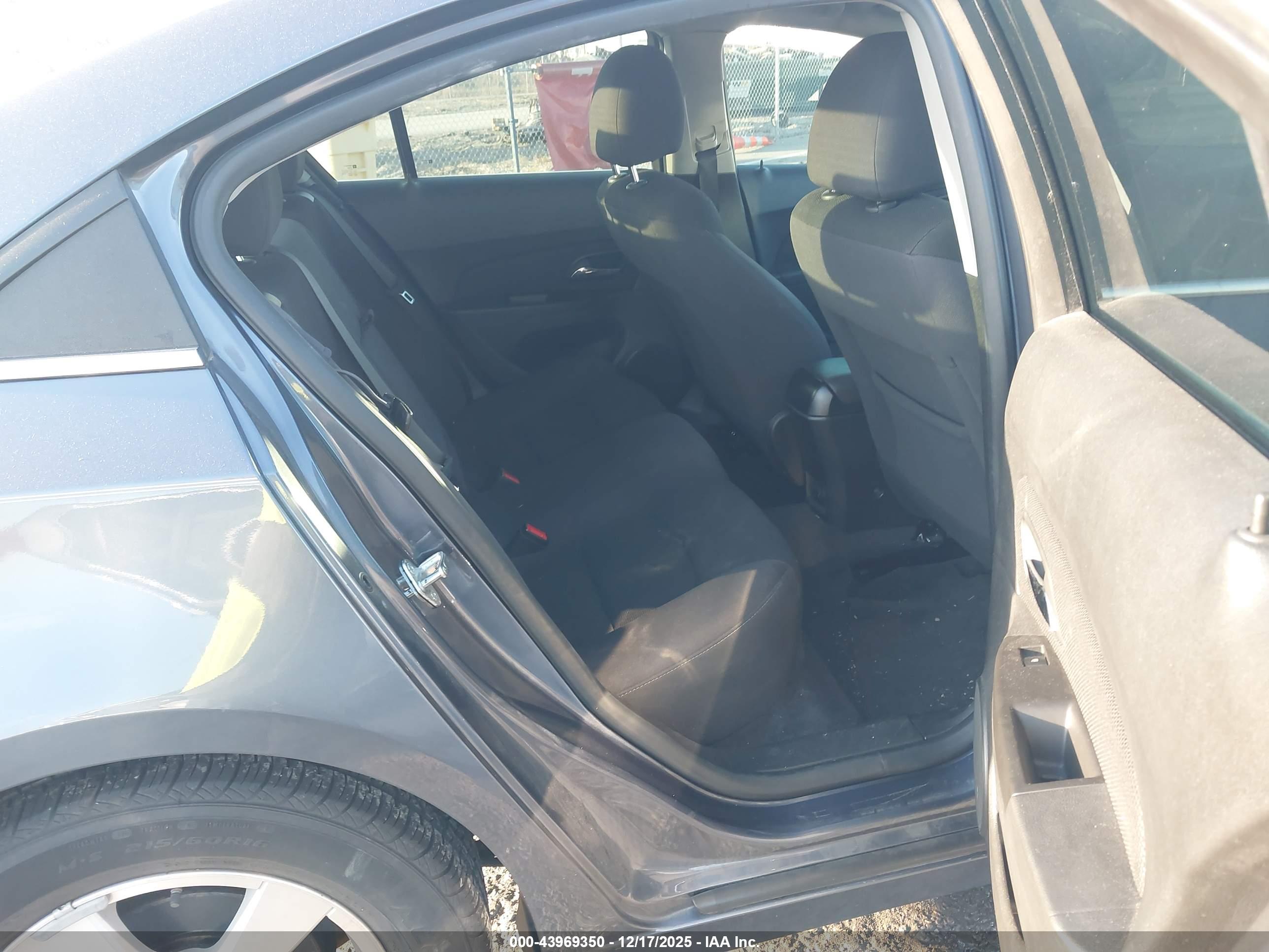 CHEVROLET CRUZE image 8