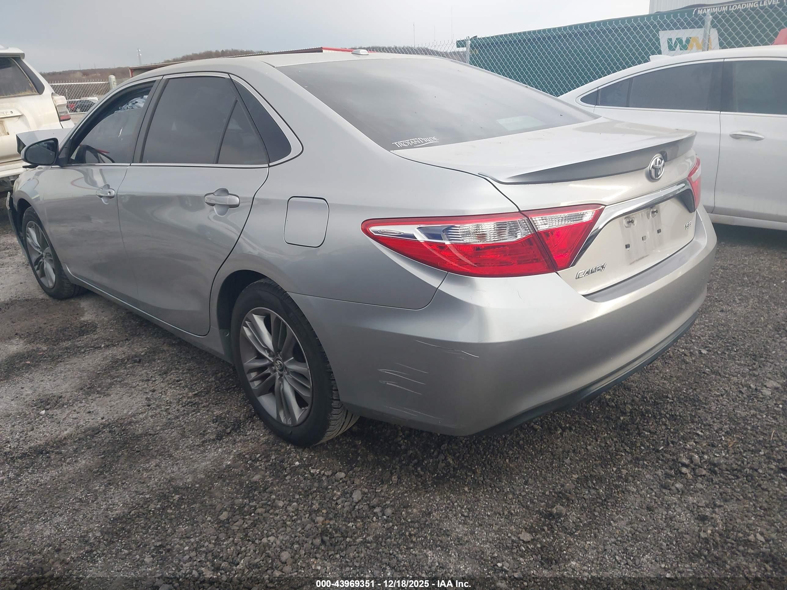 TOYOTA CAMRY image 3