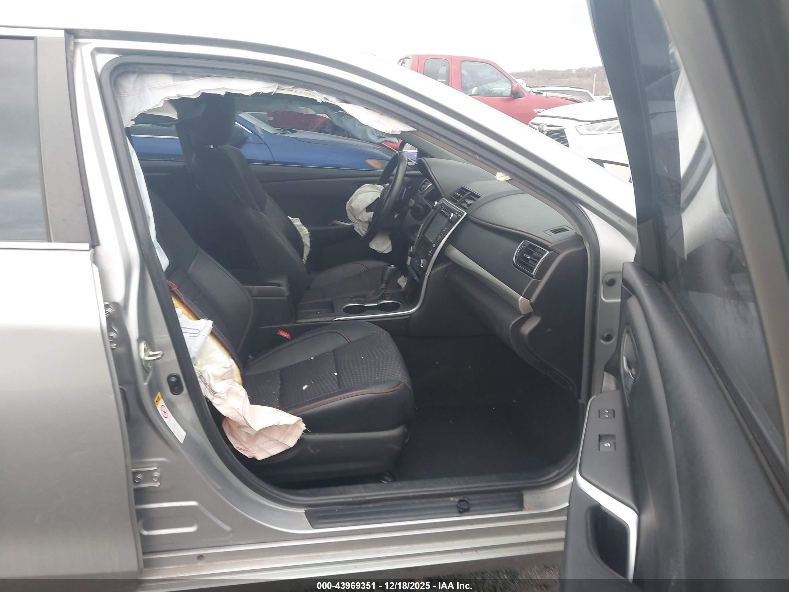 TOYOTA CAMRY image 5