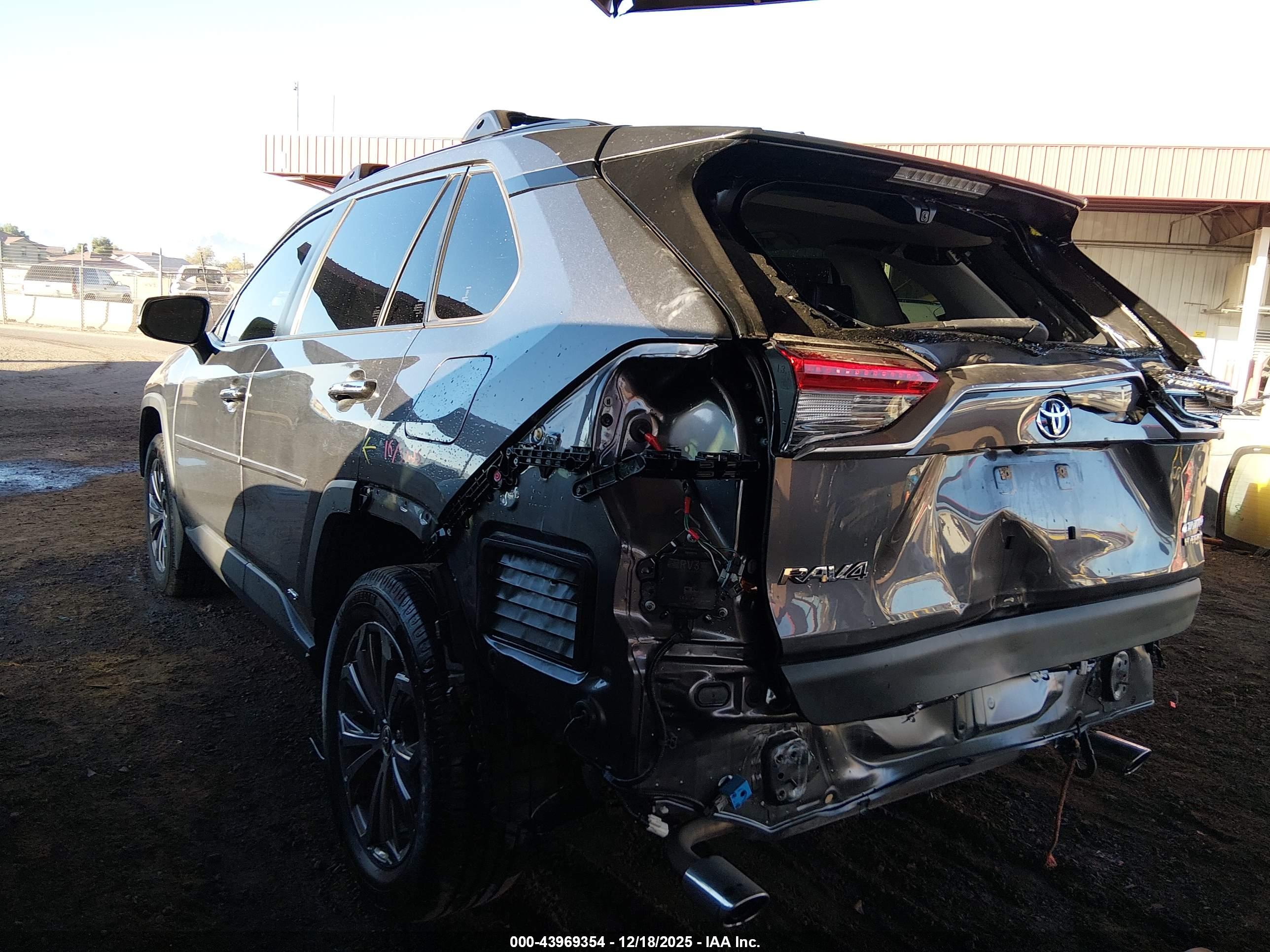 TOYOTA RAV4 image 3
