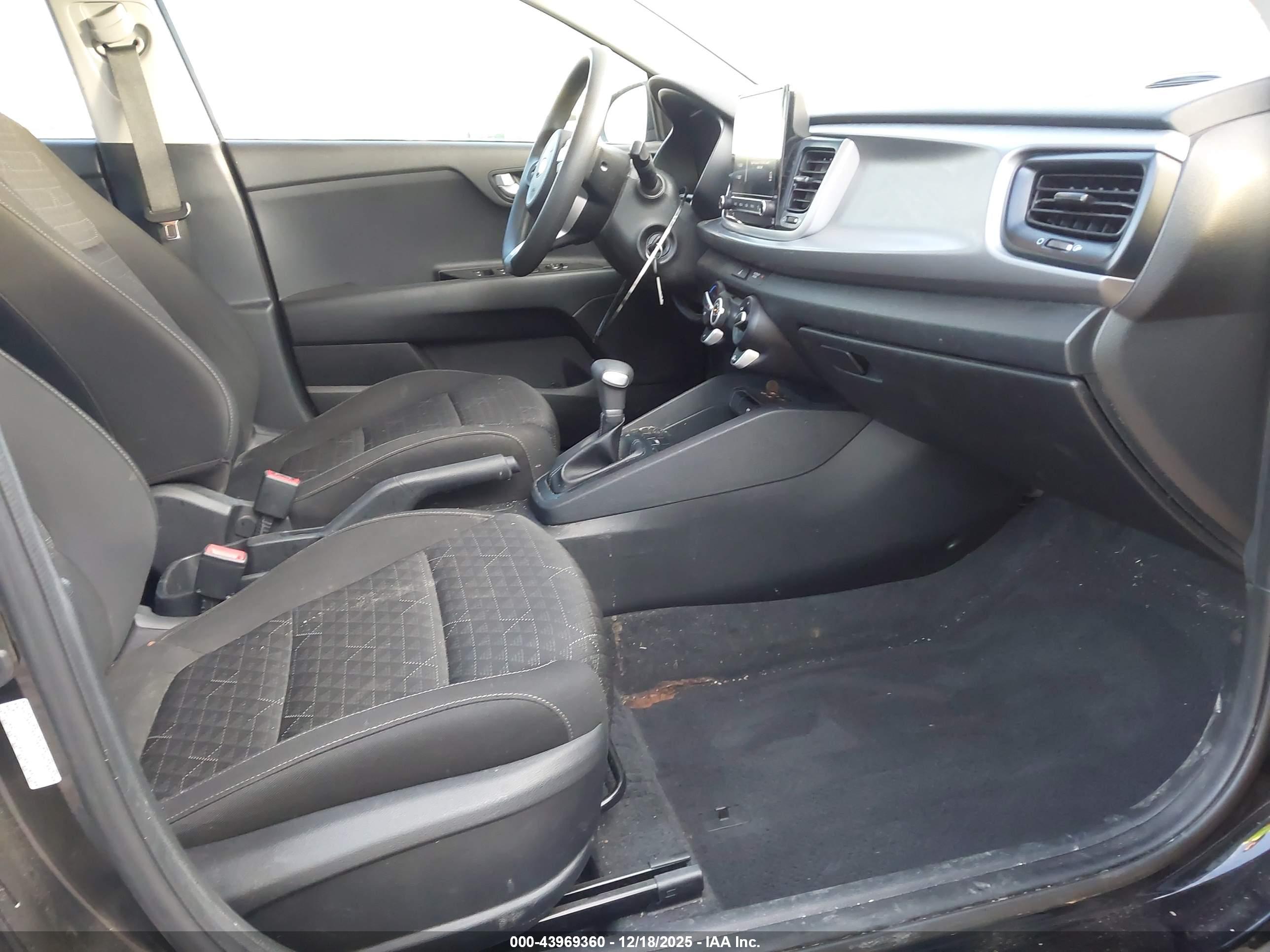 KIA RIO image 5