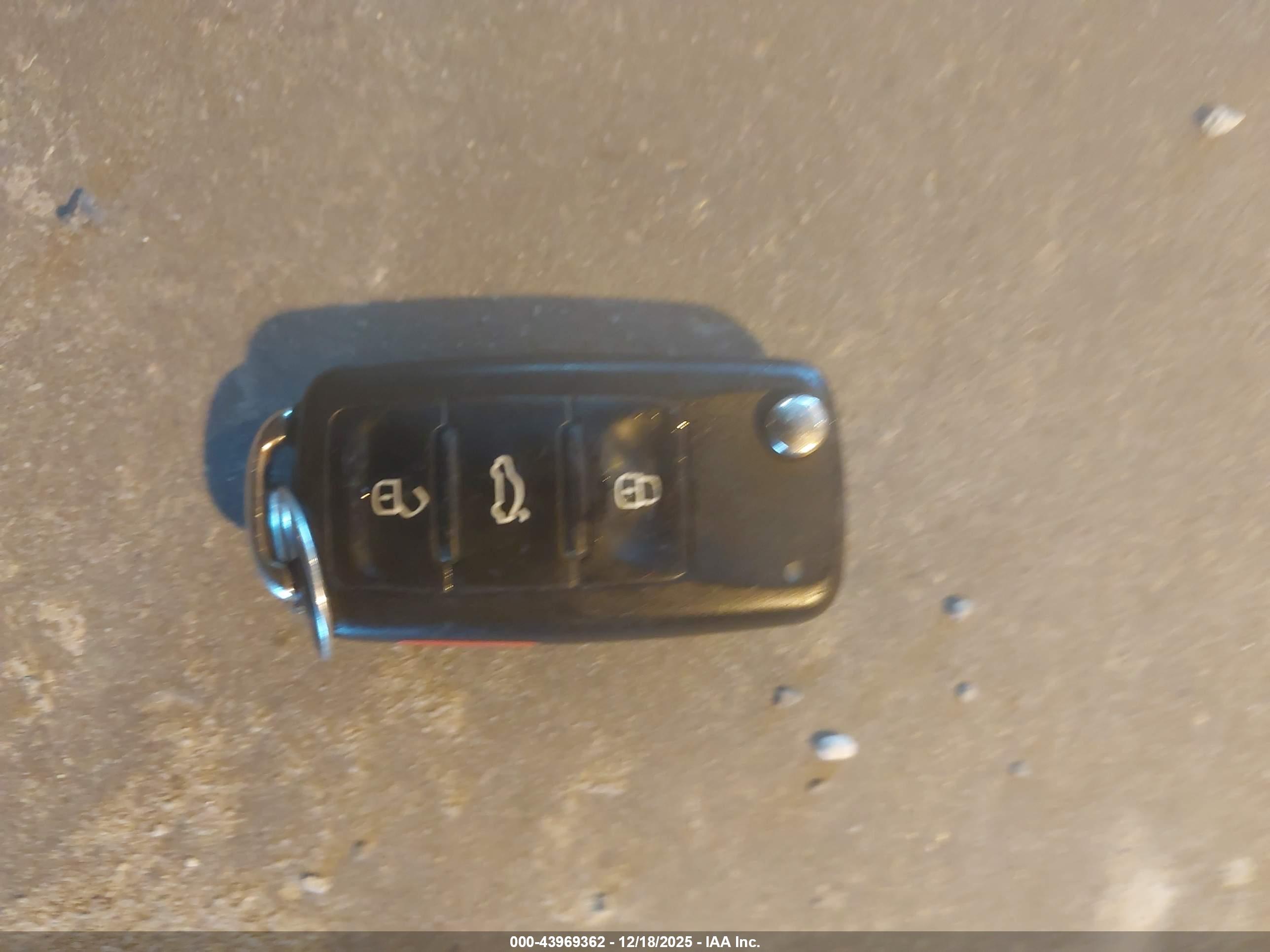 VOLKSWAGEN PASSAT image 11