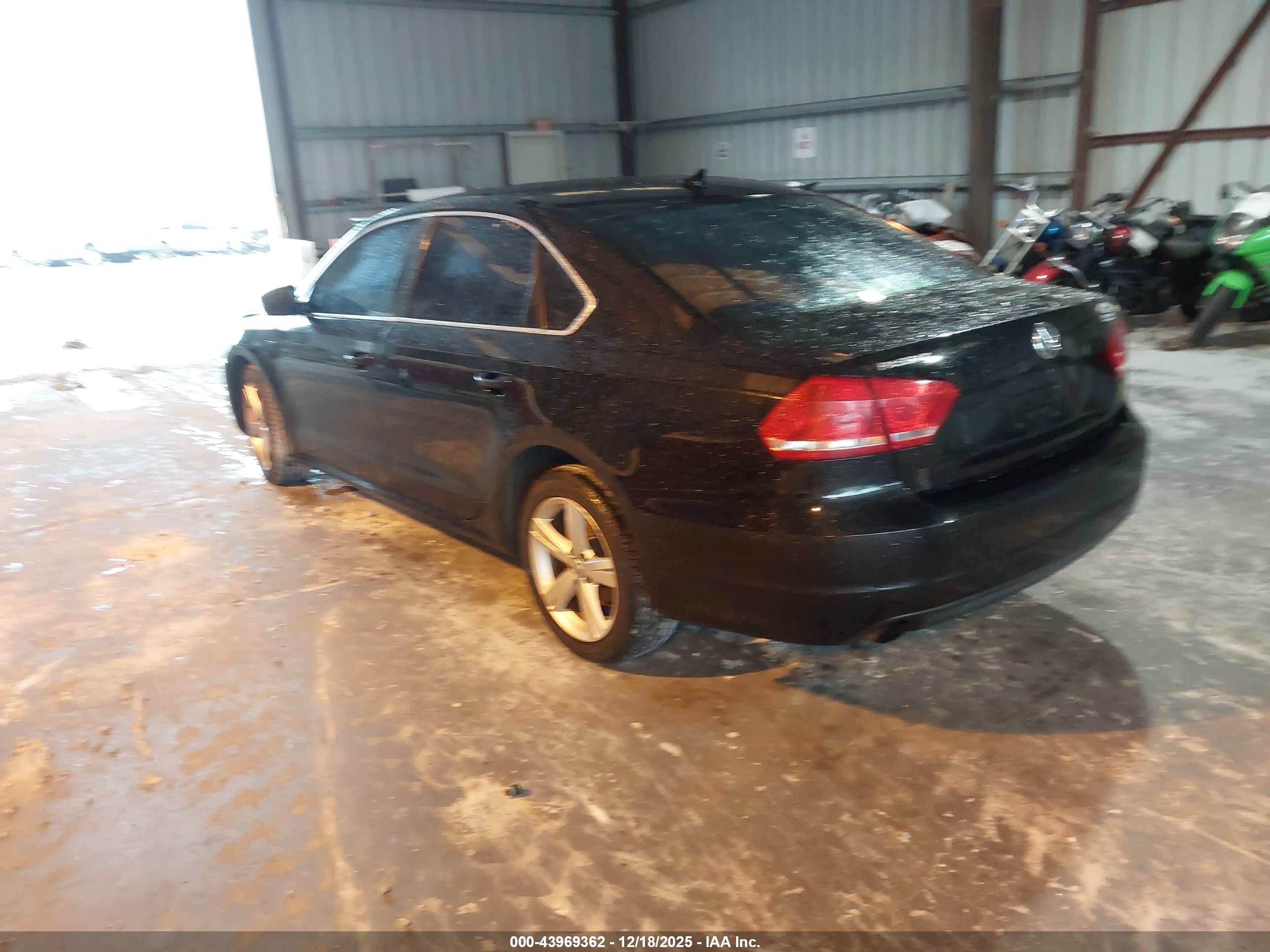 VOLKSWAGEN PASSAT image 3