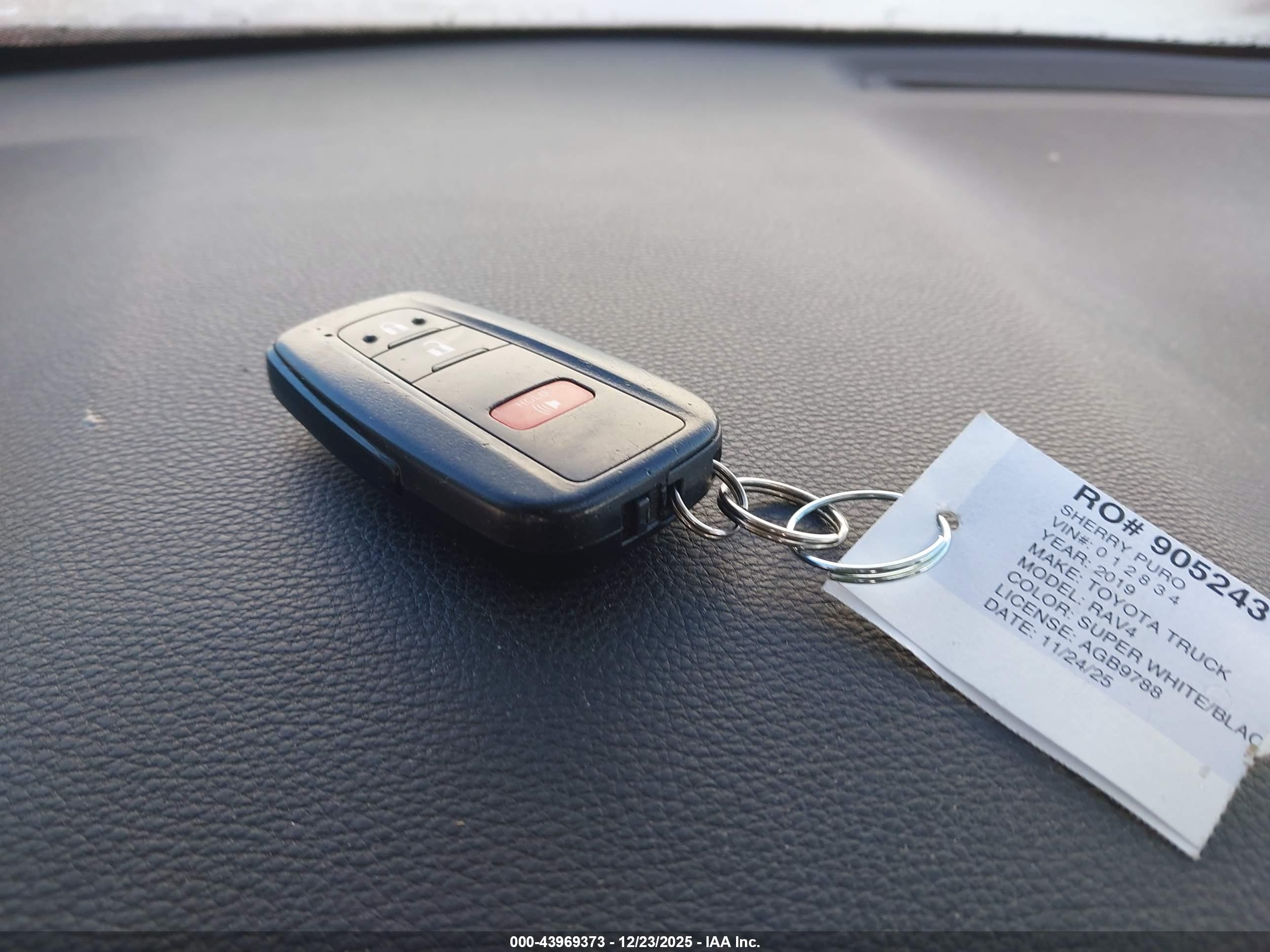 TOYOTA RAV4 image 11