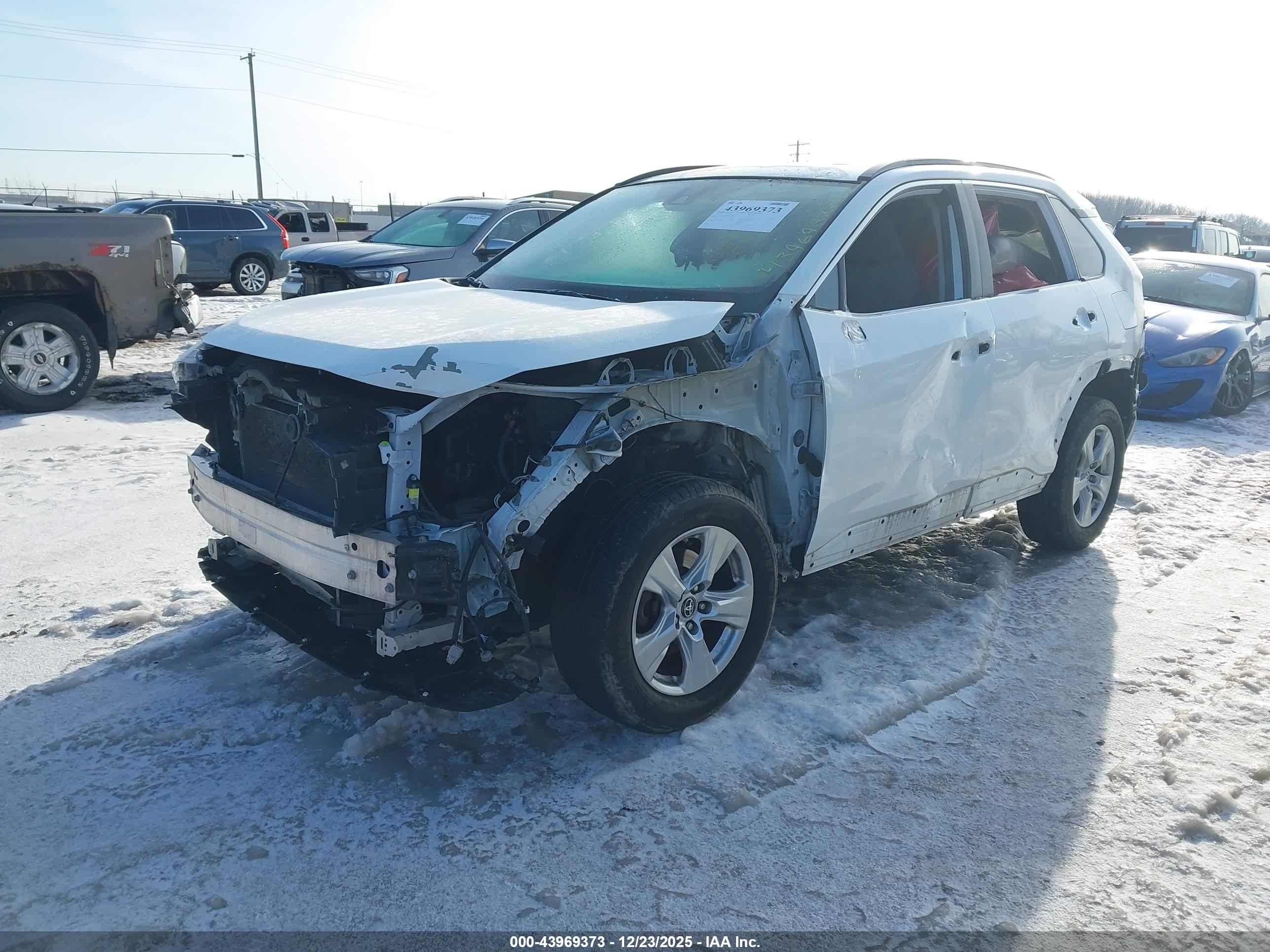 TOYOTA RAV4 image 2