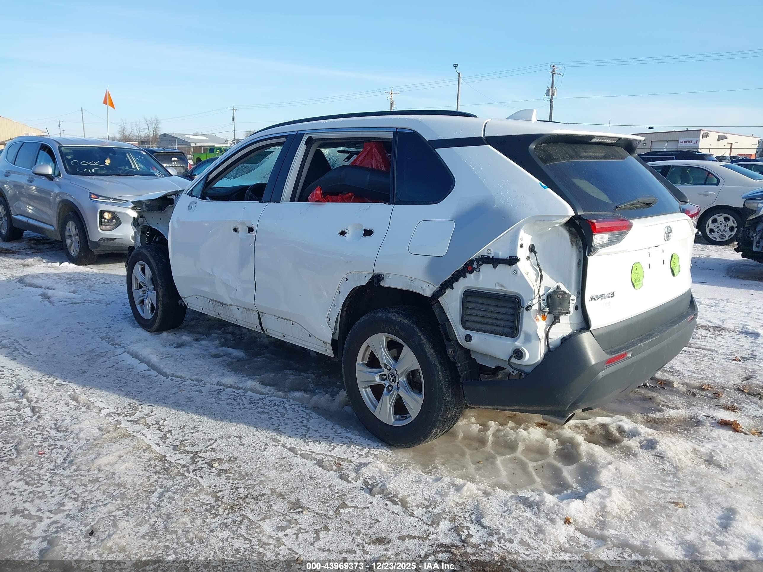 TOYOTA RAV4 image 3