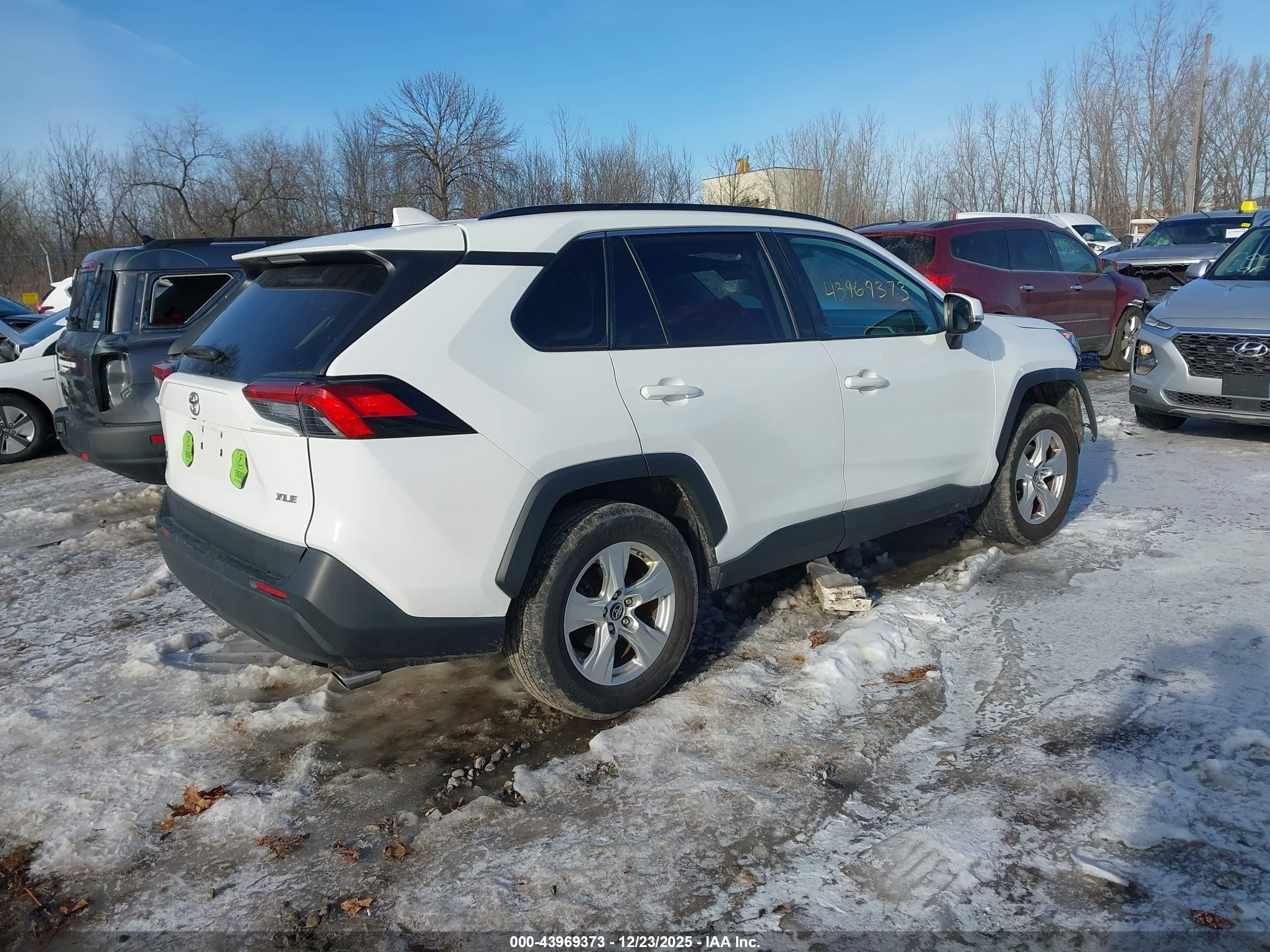TOYOTA RAV4 image 4