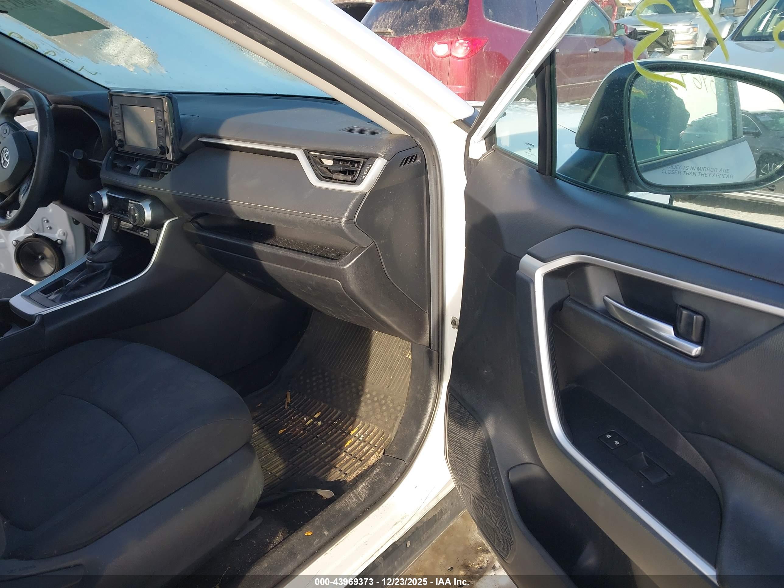 TOYOTA RAV4 image 5