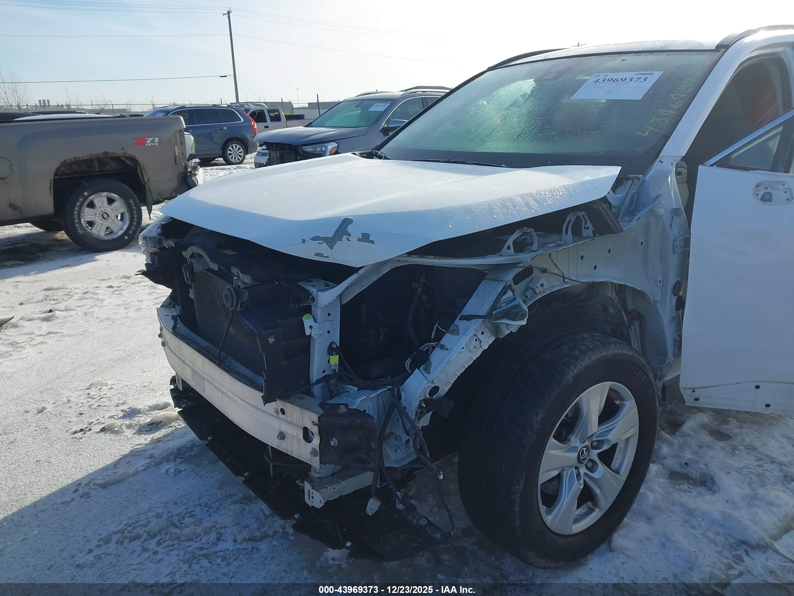 TOYOTA RAV4 image 6