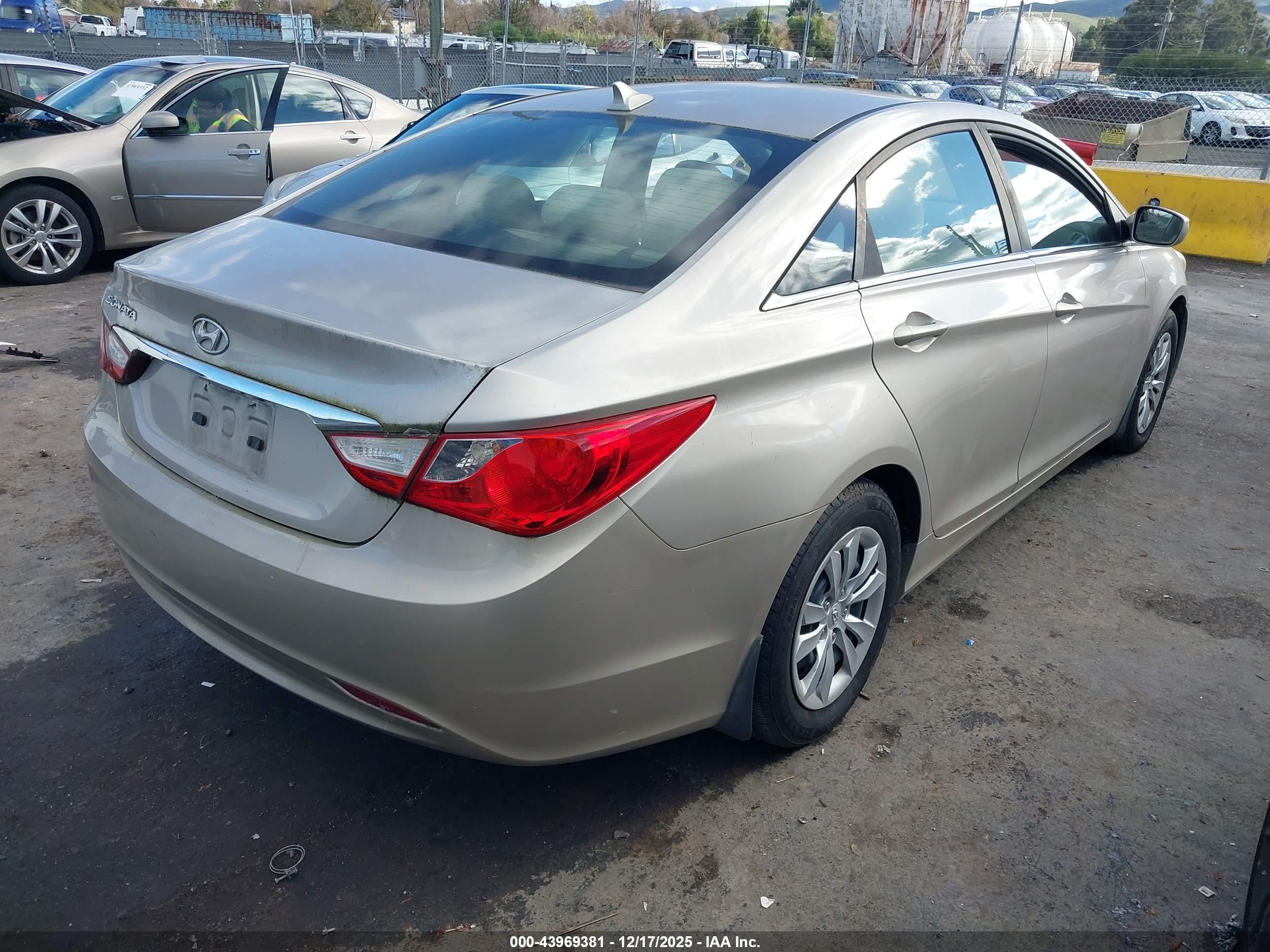 HYUNDAI SONATA image 4