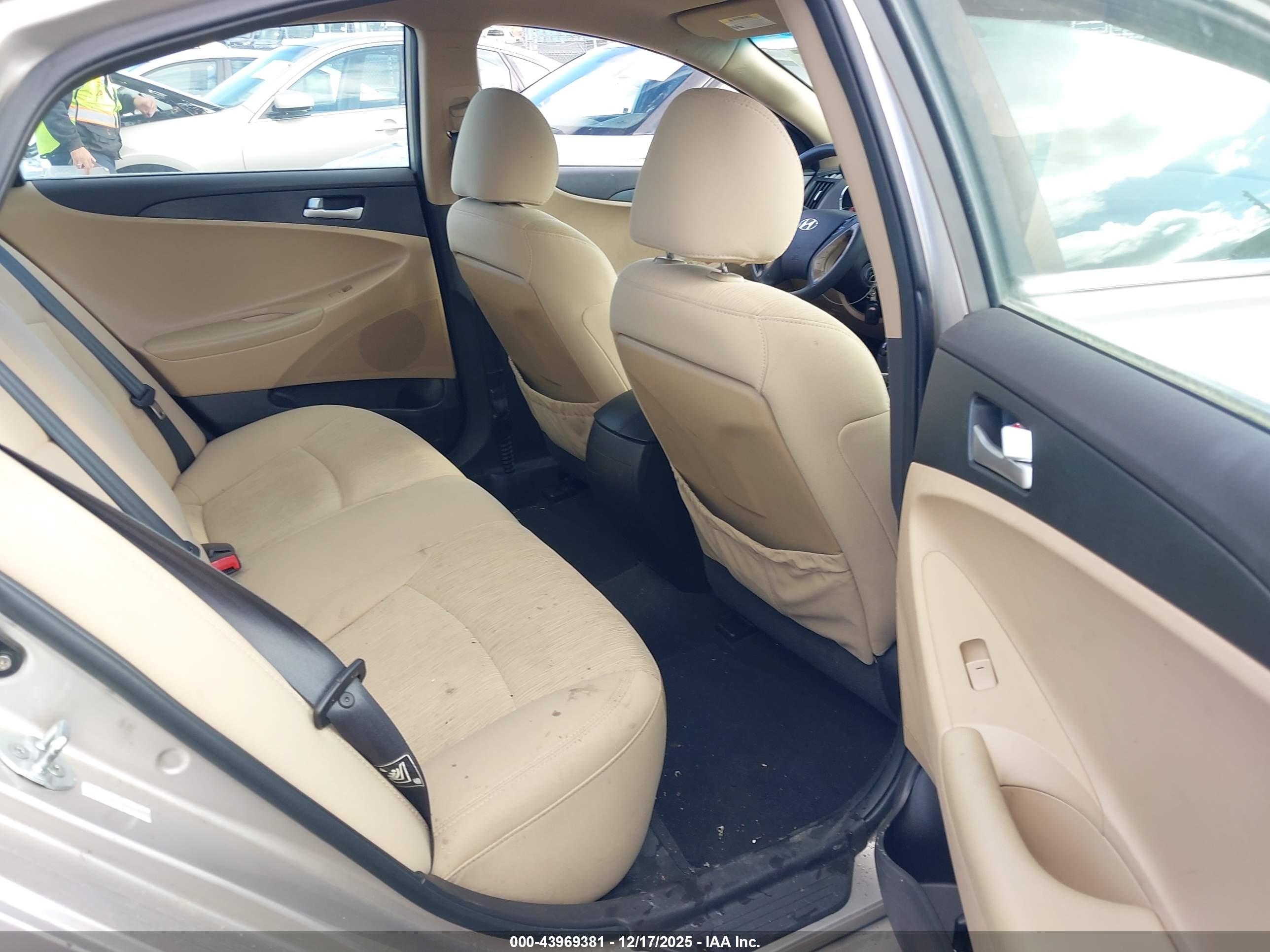 HYUNDAI SONATA image 8