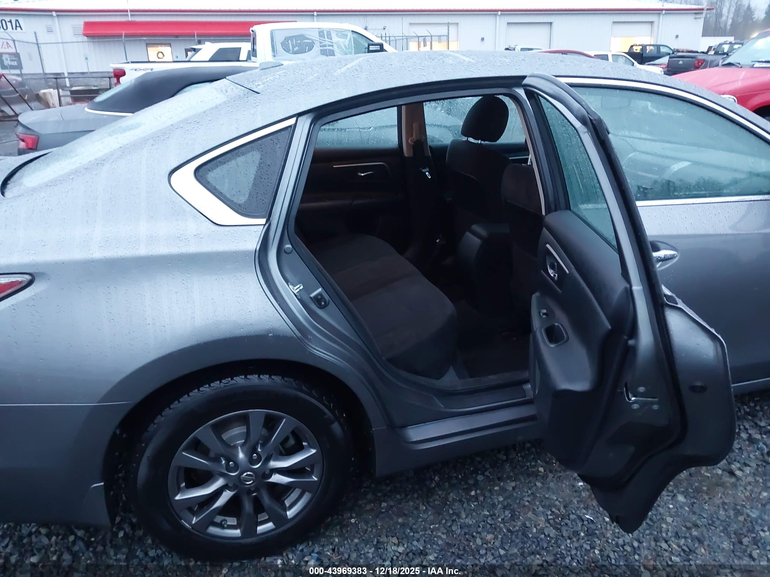 NISSAN ALTIMA image 8