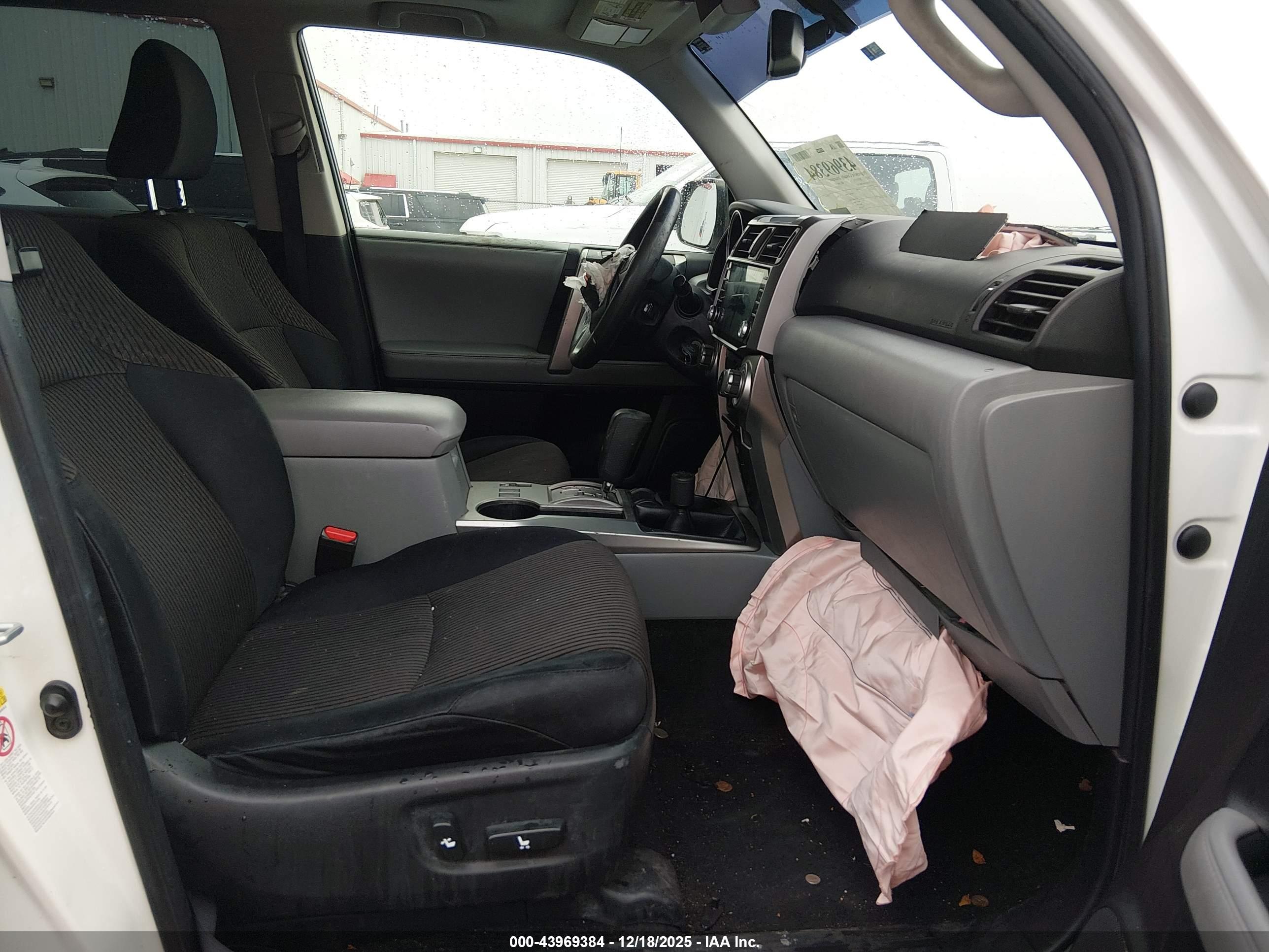 TOYOTA 4RUNNER image 5