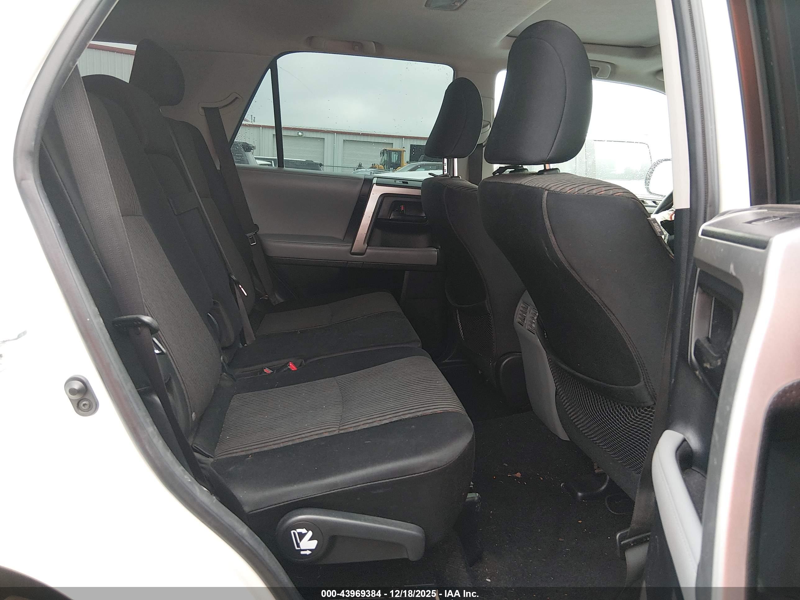 TOYOTA 4RUNNER image 8