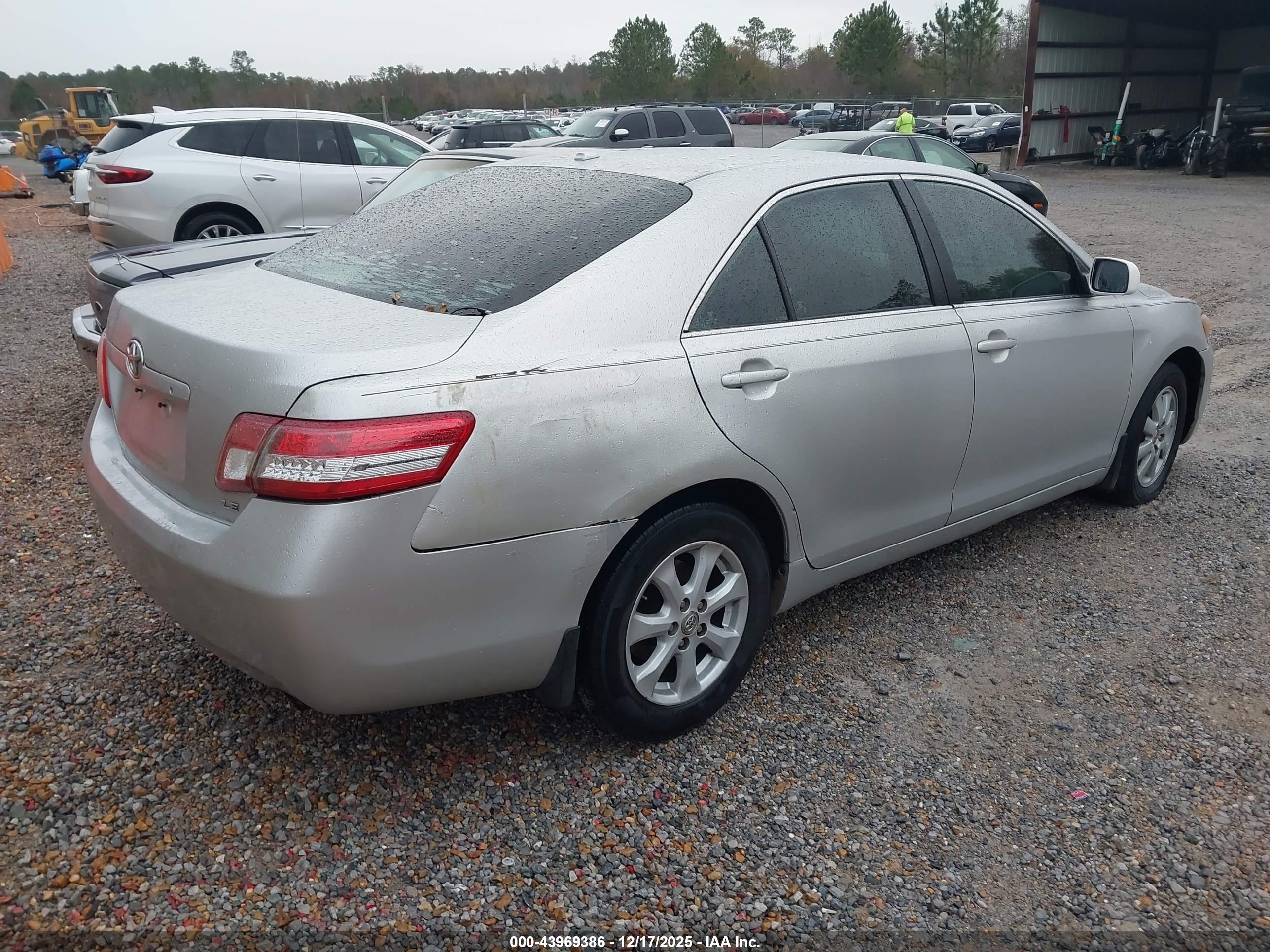 TOYOTA CAMRY image 4