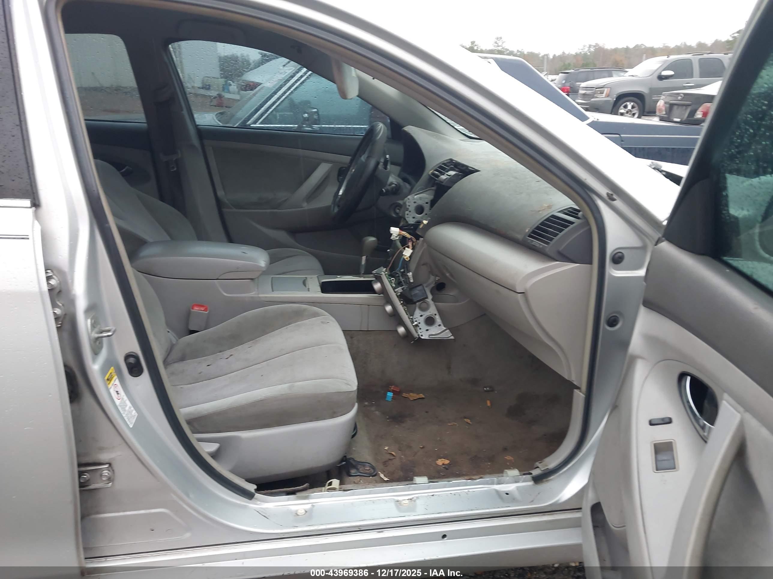 TOYOTA CAMRY image 5