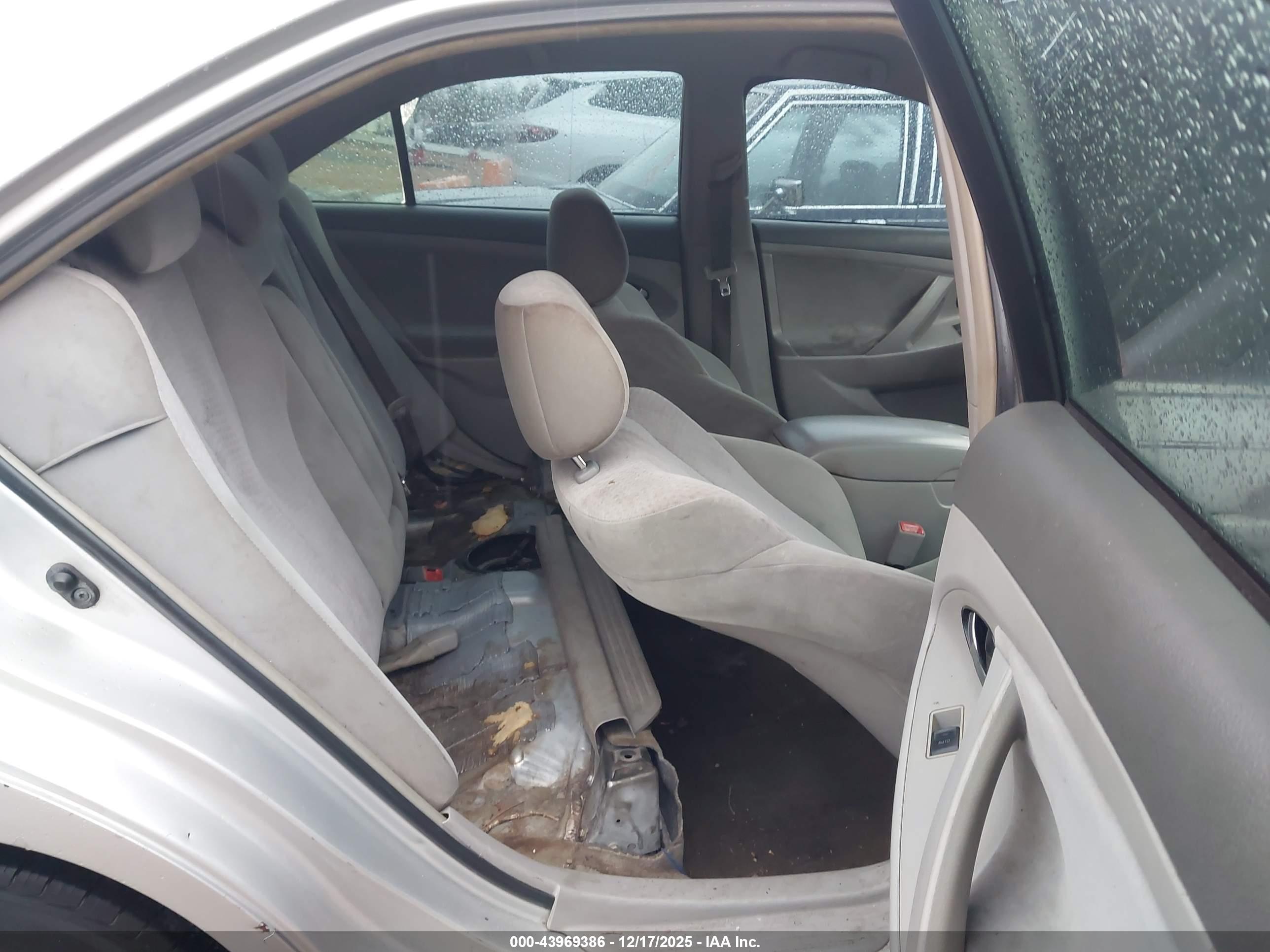 TOYOTA CAMRY image 8