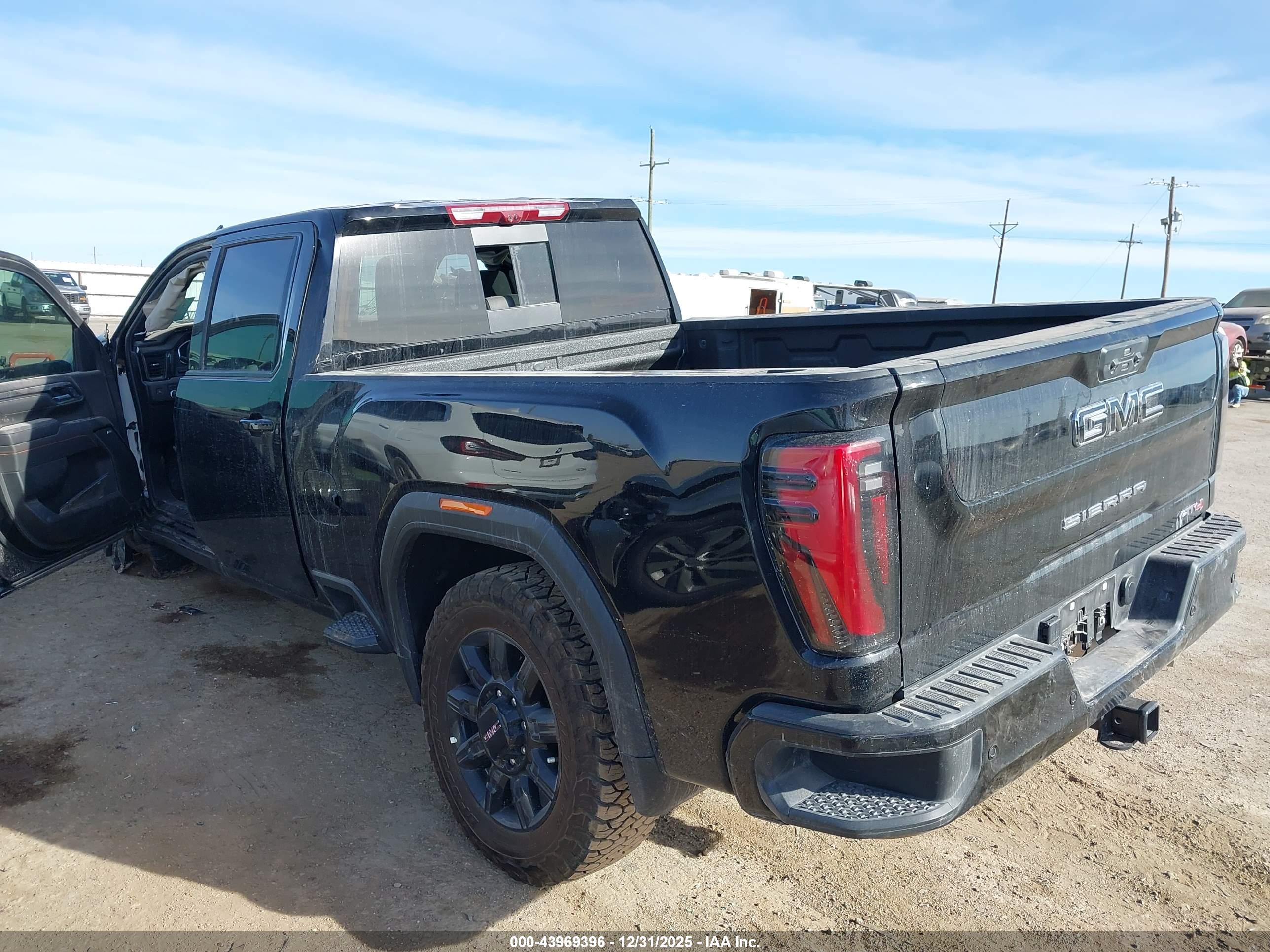 GMC SIERRA image 3