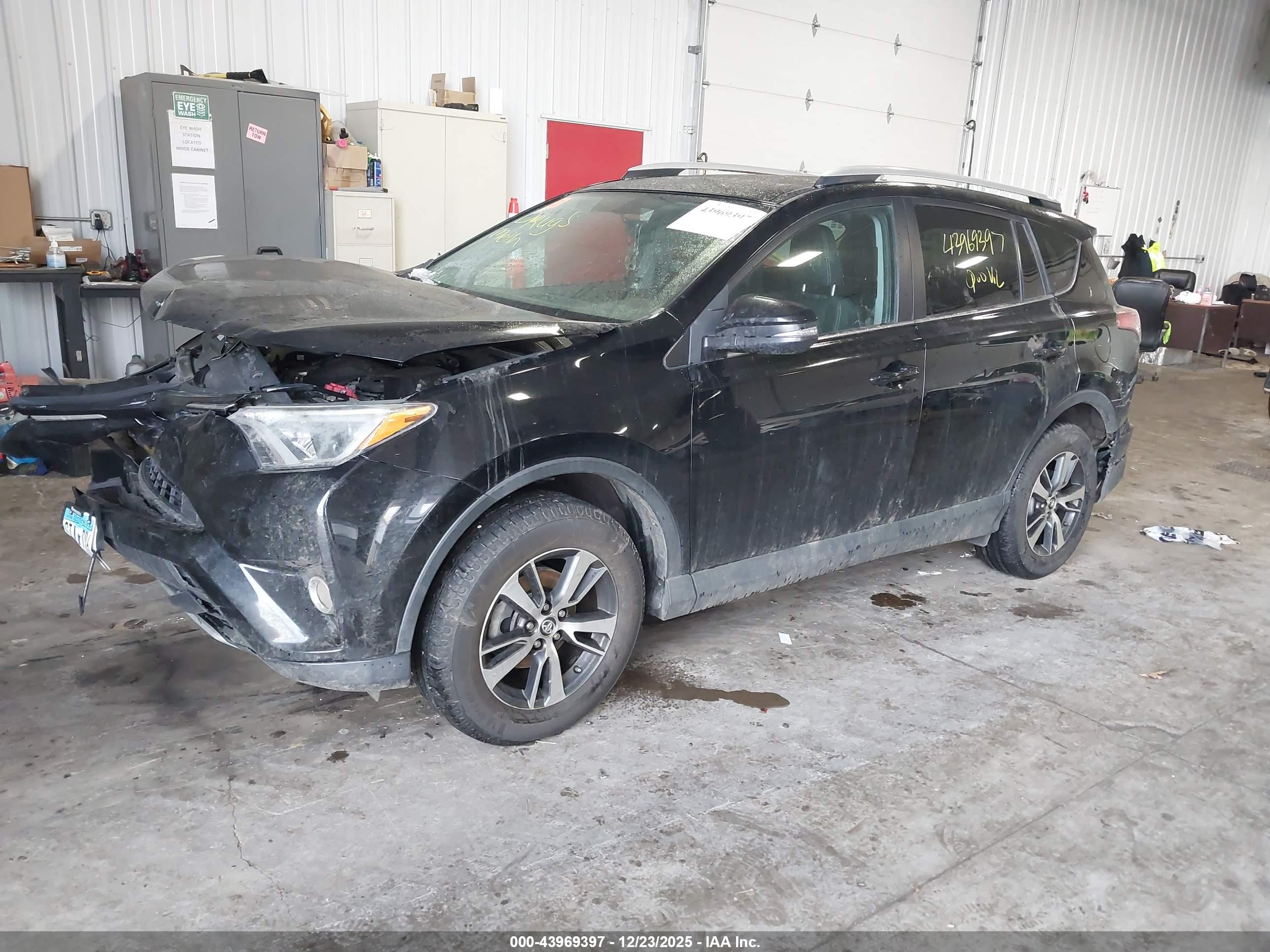 TOYOTA RAV4 image 2