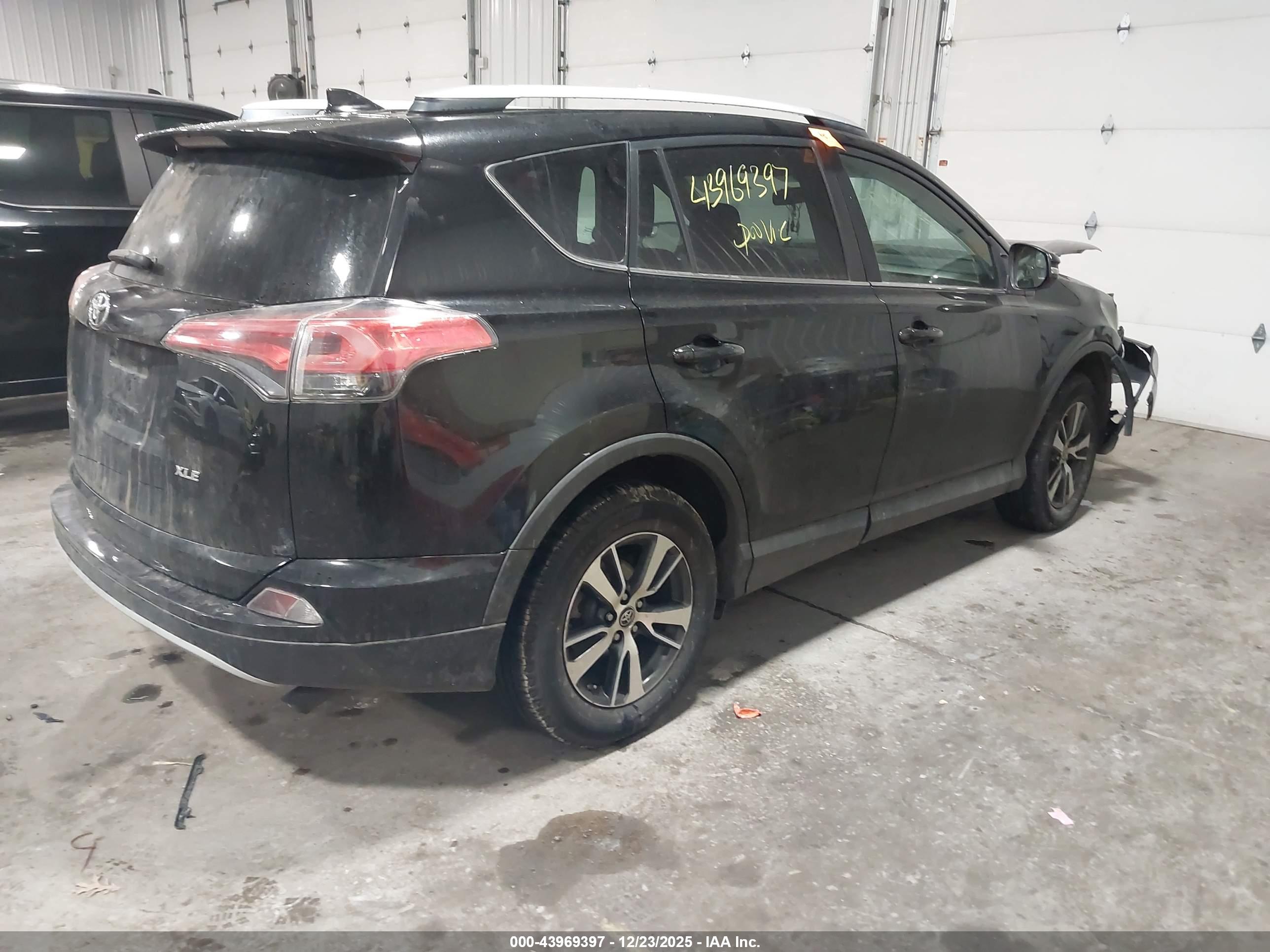 TOYOTA RAV4 image 4