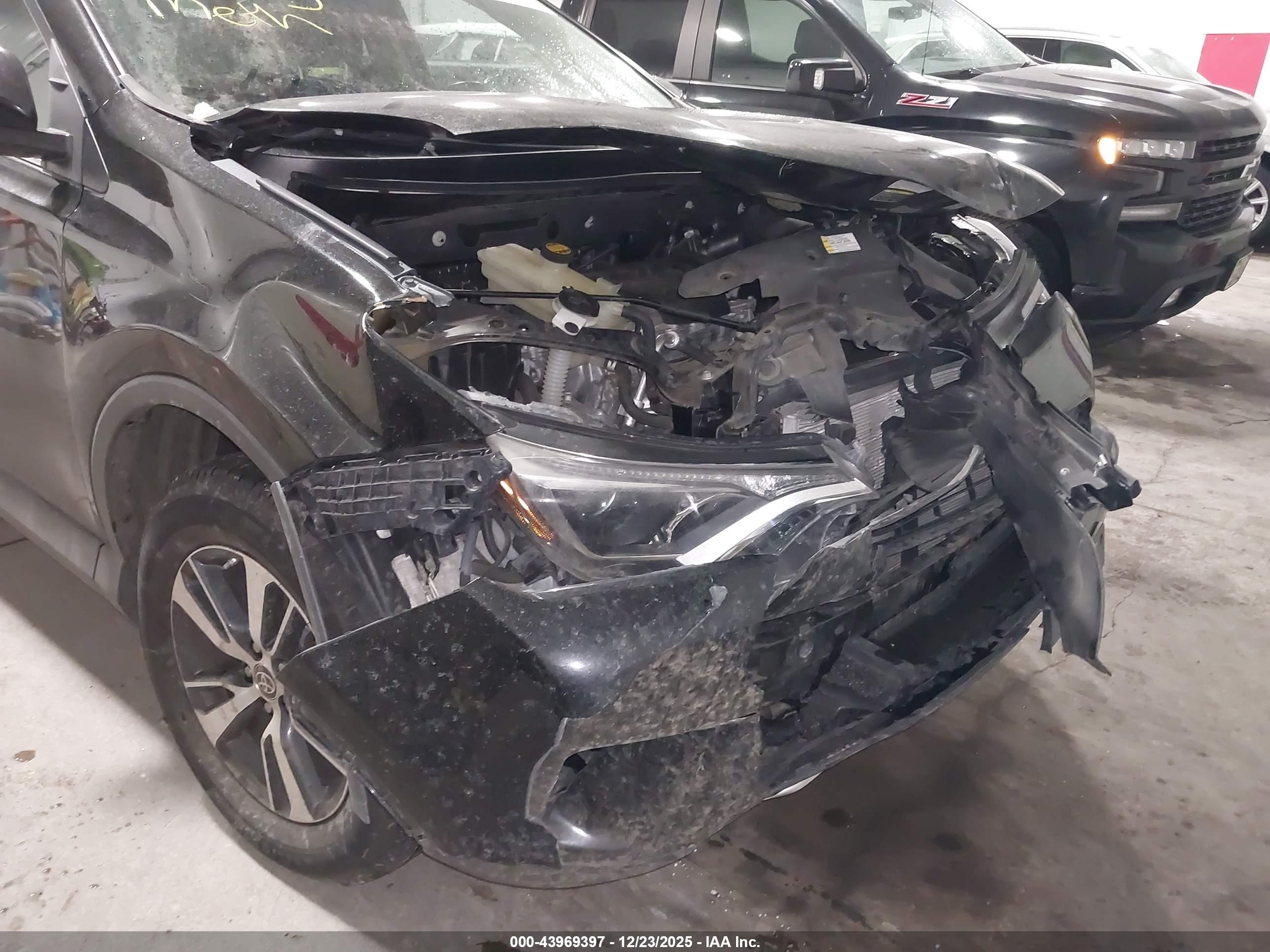 TOYOTA RAV4 image 6