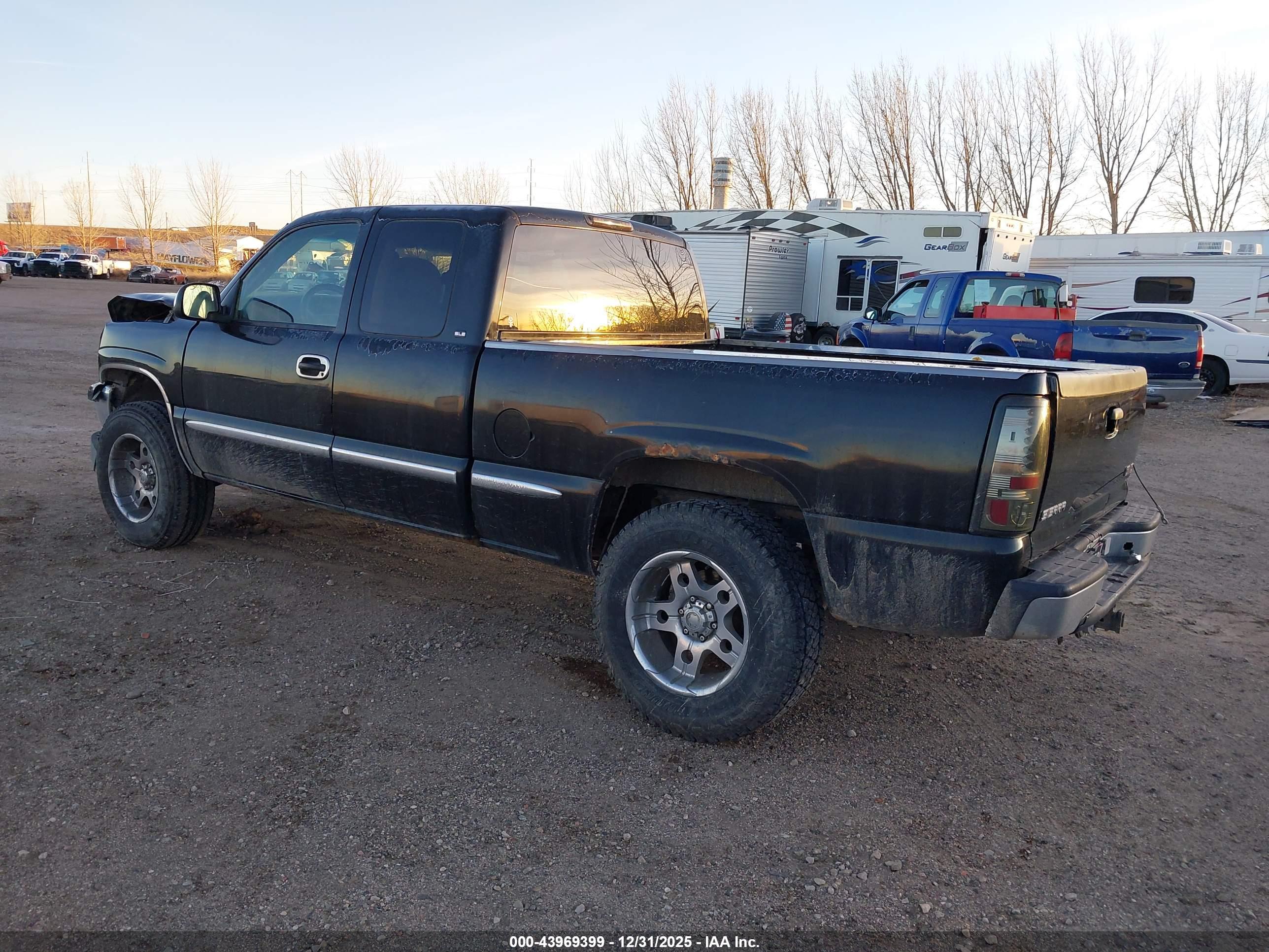 GMC SIERRA image 3