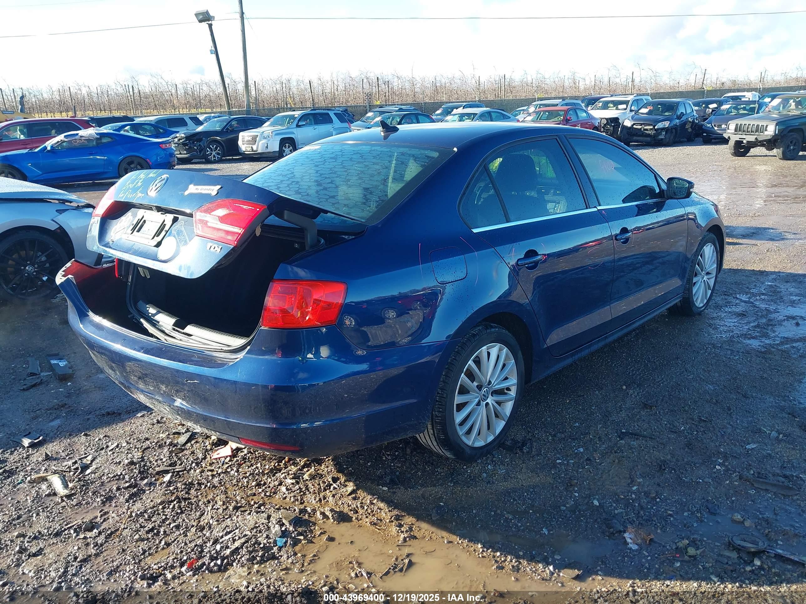 VOLKSWAGEN JETTA image 4