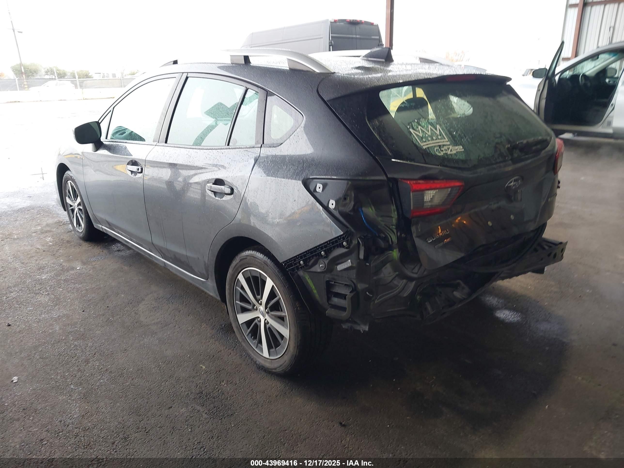 SUBARU IMPREZA image 3