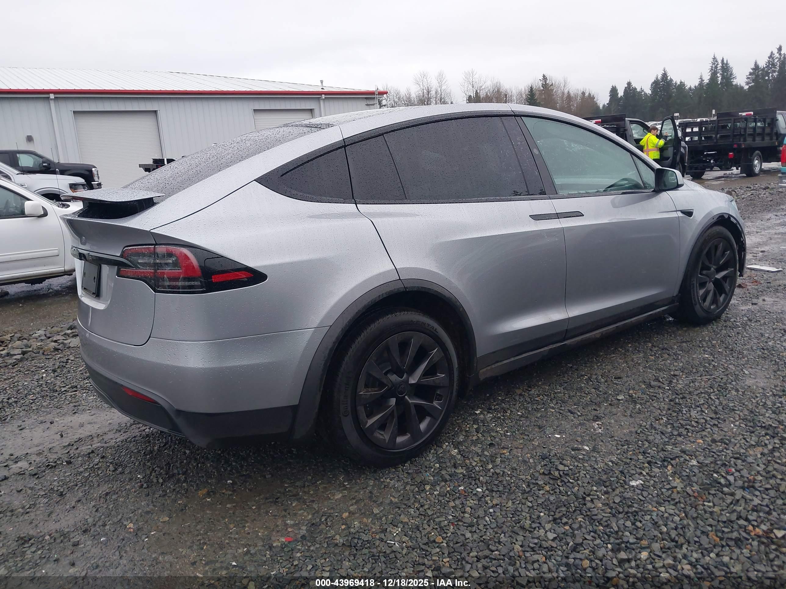 TESLA MODEL image 4