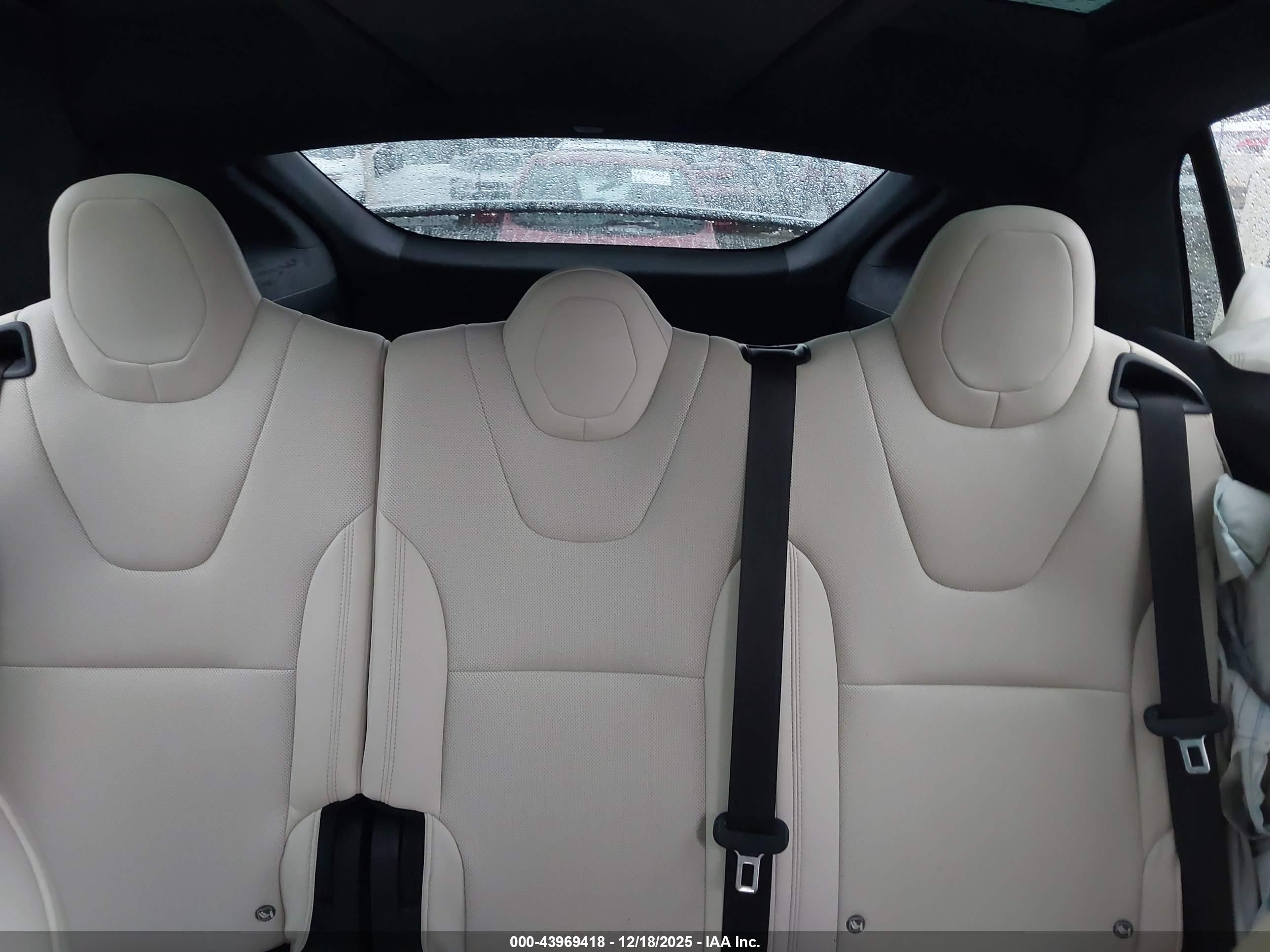TESLA MODEL image 8