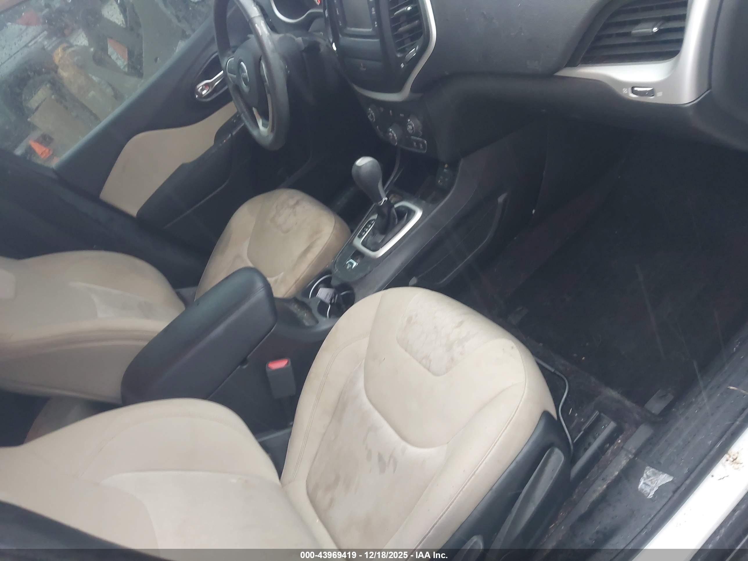 JEEP CHEROKEE image 5